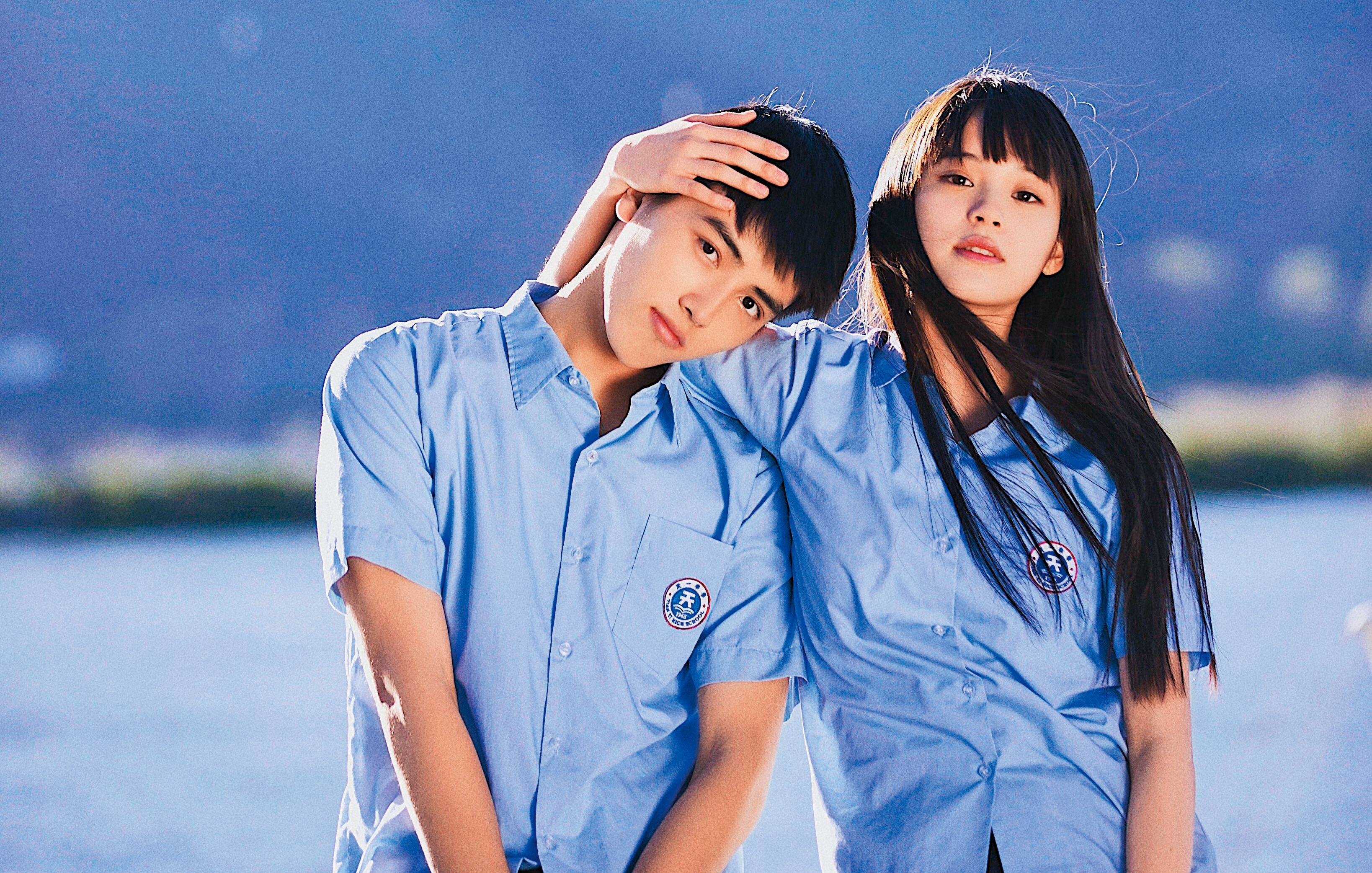 歐陽娜娜（右）與陳飛宇（左）在2017年電影《秘果》組CP，兩人的互動也充滿粉紅泡泡，甜到令人嫉妒。