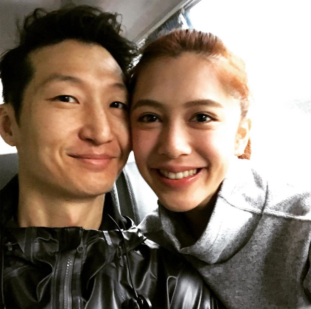 劉奕兒2年前因拍攝《報告老師!怪怪怪怪物!》與擔任該片武術指導、洪金寶的次子洪天祥交往,兩人感情穩定。(洪天祥臉書)