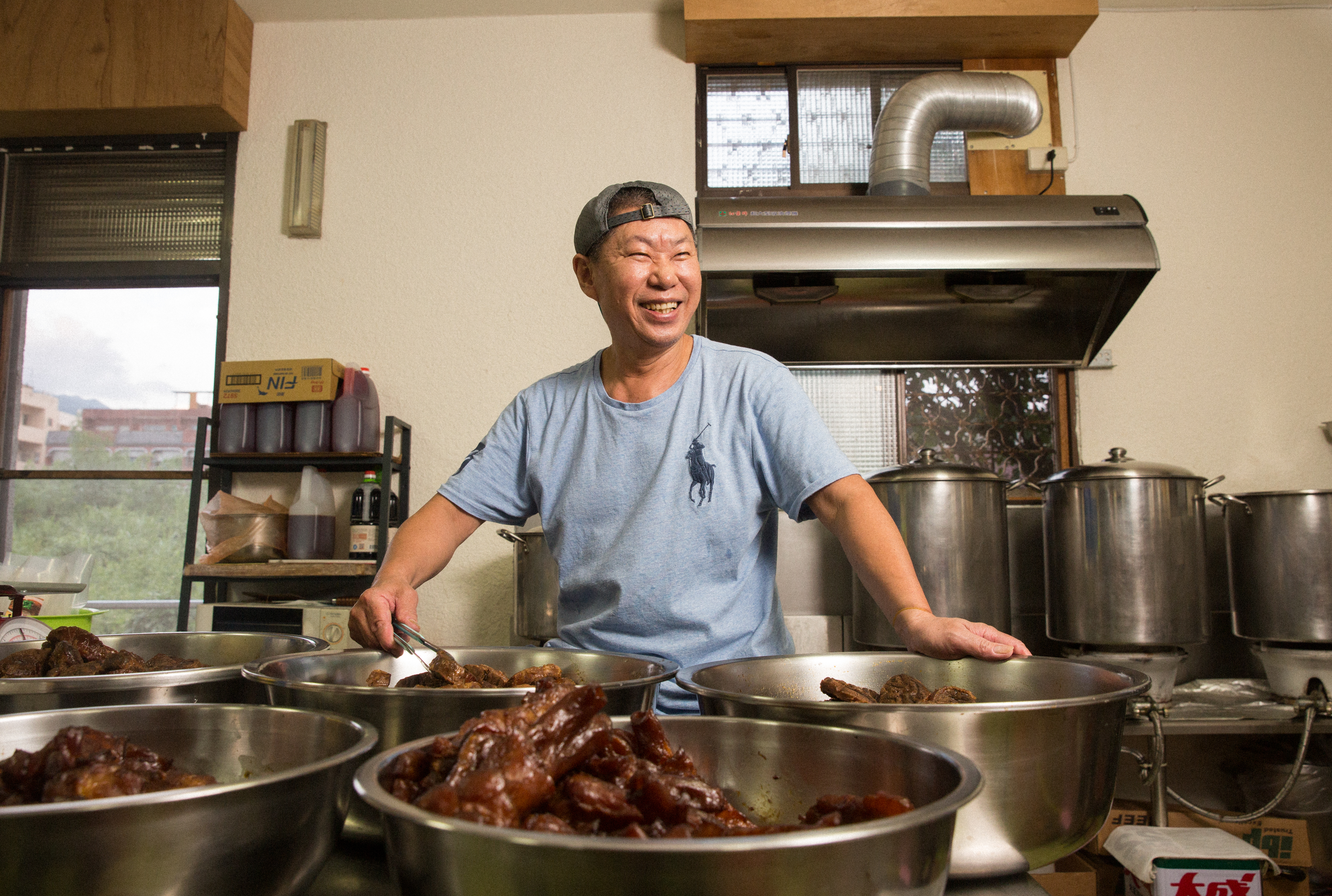 對做料理情有獨鍾，事實上陳學良只向朋友學了半天煮牛肉麵，其餘都靠自己摸索研究。
