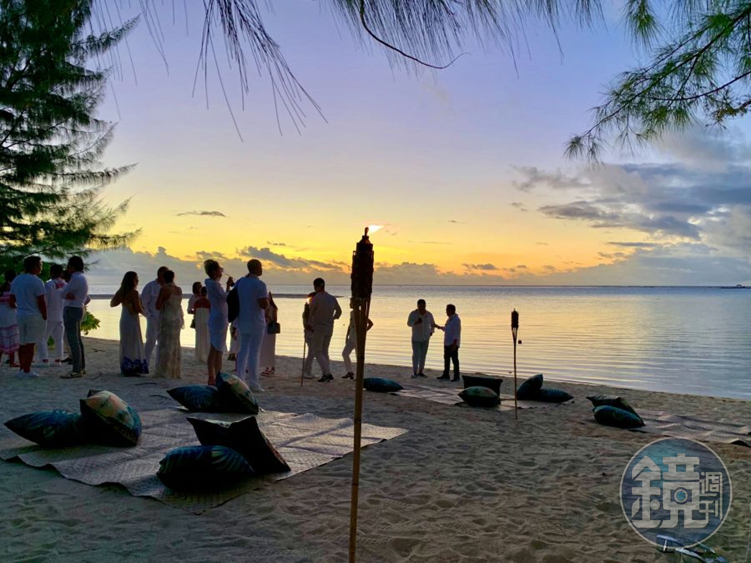 除了充滿挑戰性的潛水活動，沛納海也安排讓人此生難忘的奢華體驗。其中一天的晚宴會的主題是「白色派對」，在滿佈白砂的無人島上喝香檳、看夕陽，之後再享受燒烤海鮮並欣賞大溪地傳統舞蹈。