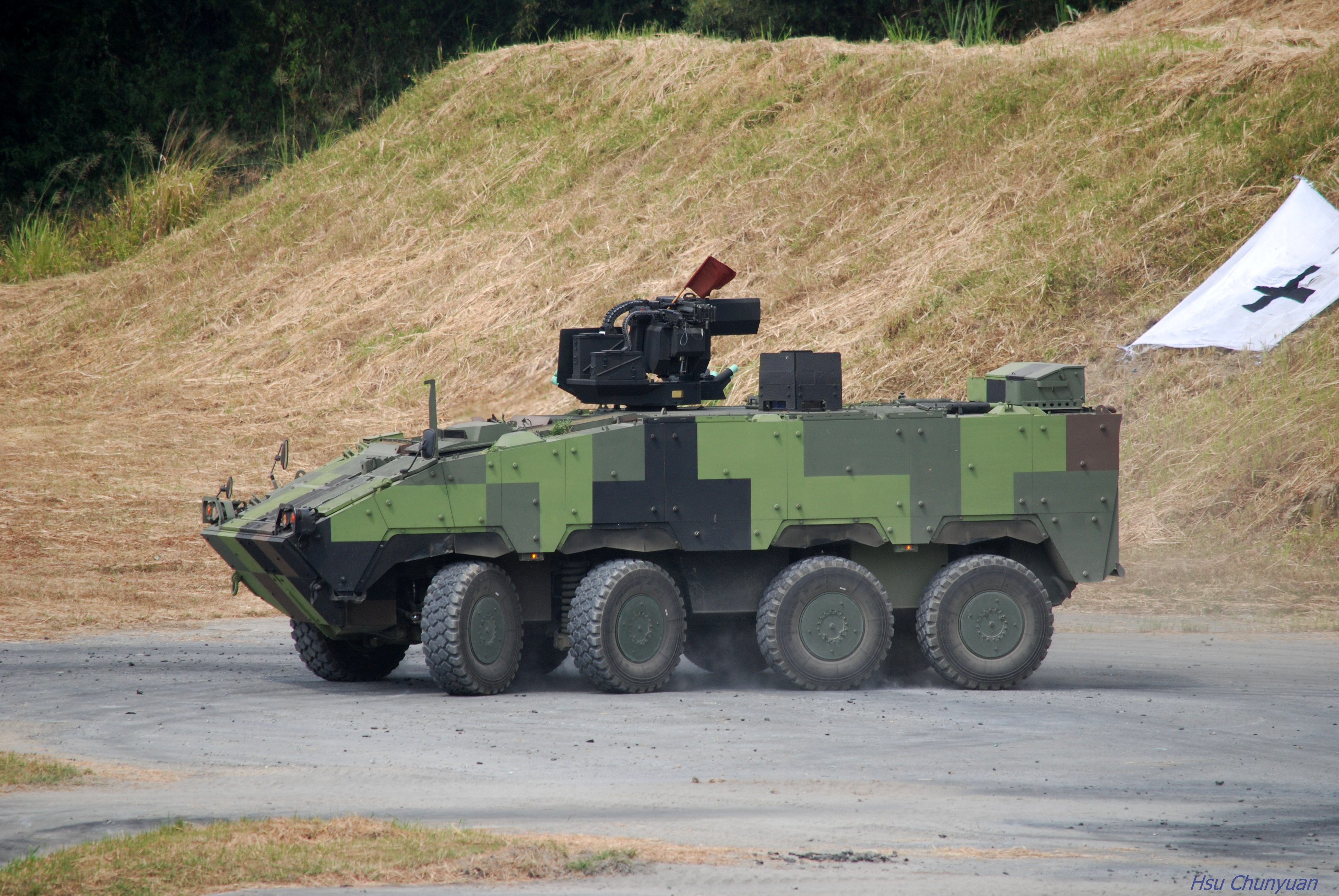 負責執行總統萬鈞任務的雲豹甲車，傳出車內通訊裝備離奇失蹤長達半年。圖為雲豹甲車。（總統府提供）