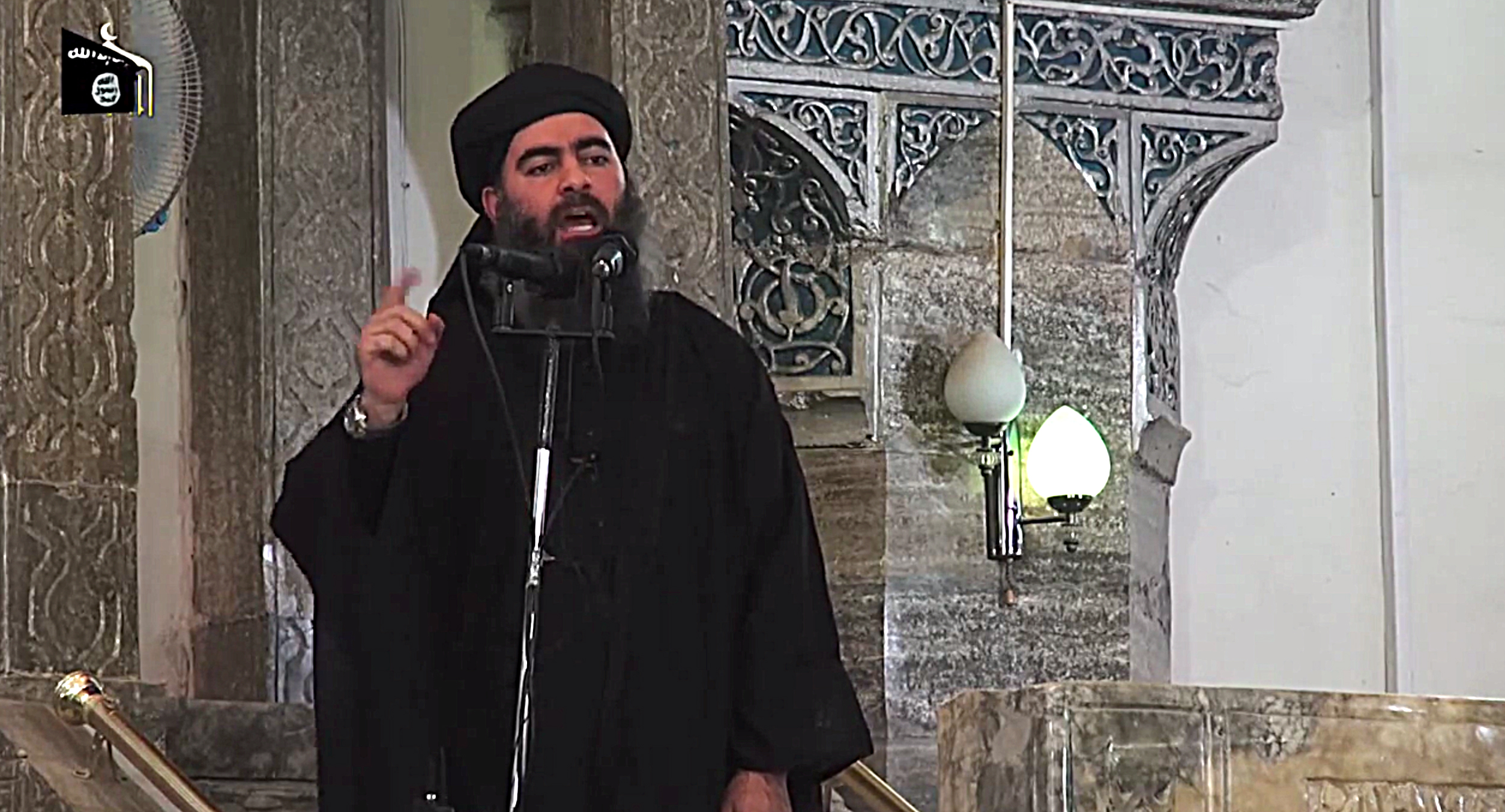 2014年，巴格達迪在摩蘇爾的清真寺宣布成立哈里發國。（東方IC）