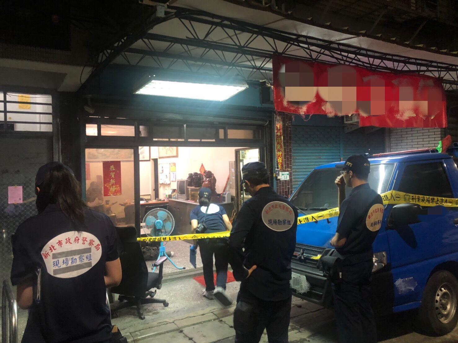 3嫌謊稱被害人是自己跌倒受傷，並將現場布置成意外，但警方經採證抽絲剝繭仍識破其詭計。（翻攝畫面）