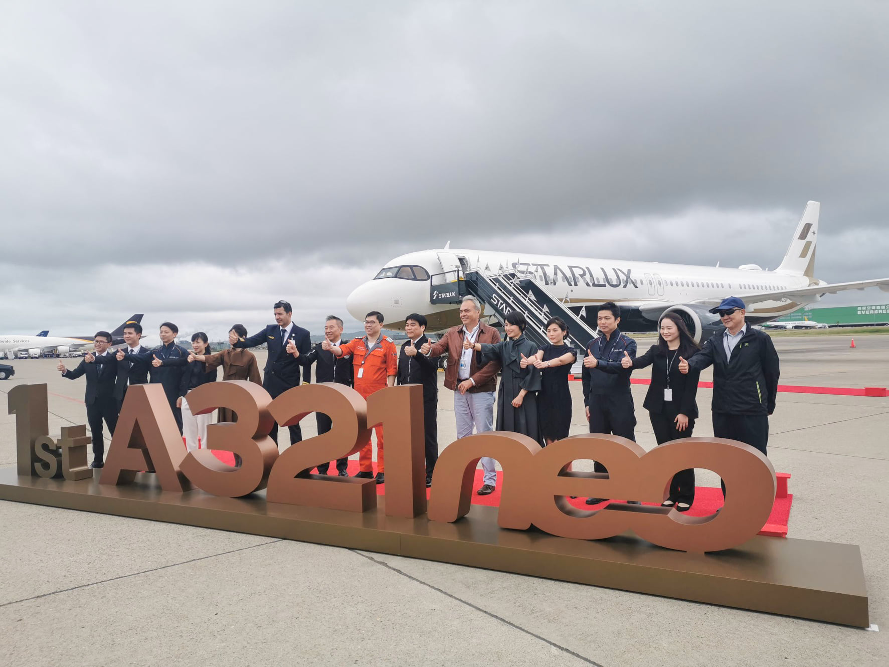 日前星宇航空董事長張國煒親自駕駛的首架A321neo客機抵台。（翻攝自星宇航空 STARLUX Airlines臉書）