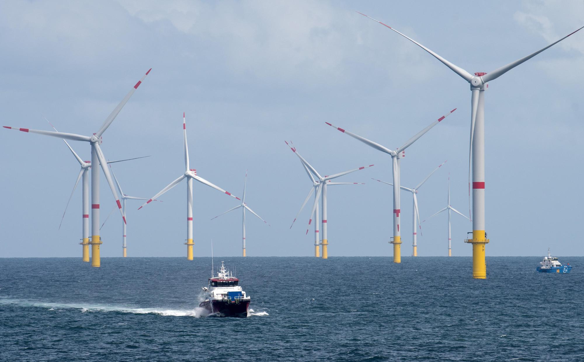 國際企業重視綠電供應鏈，政府發展離岸風電等再生能源，是需求也是趨勢。（東方IC）