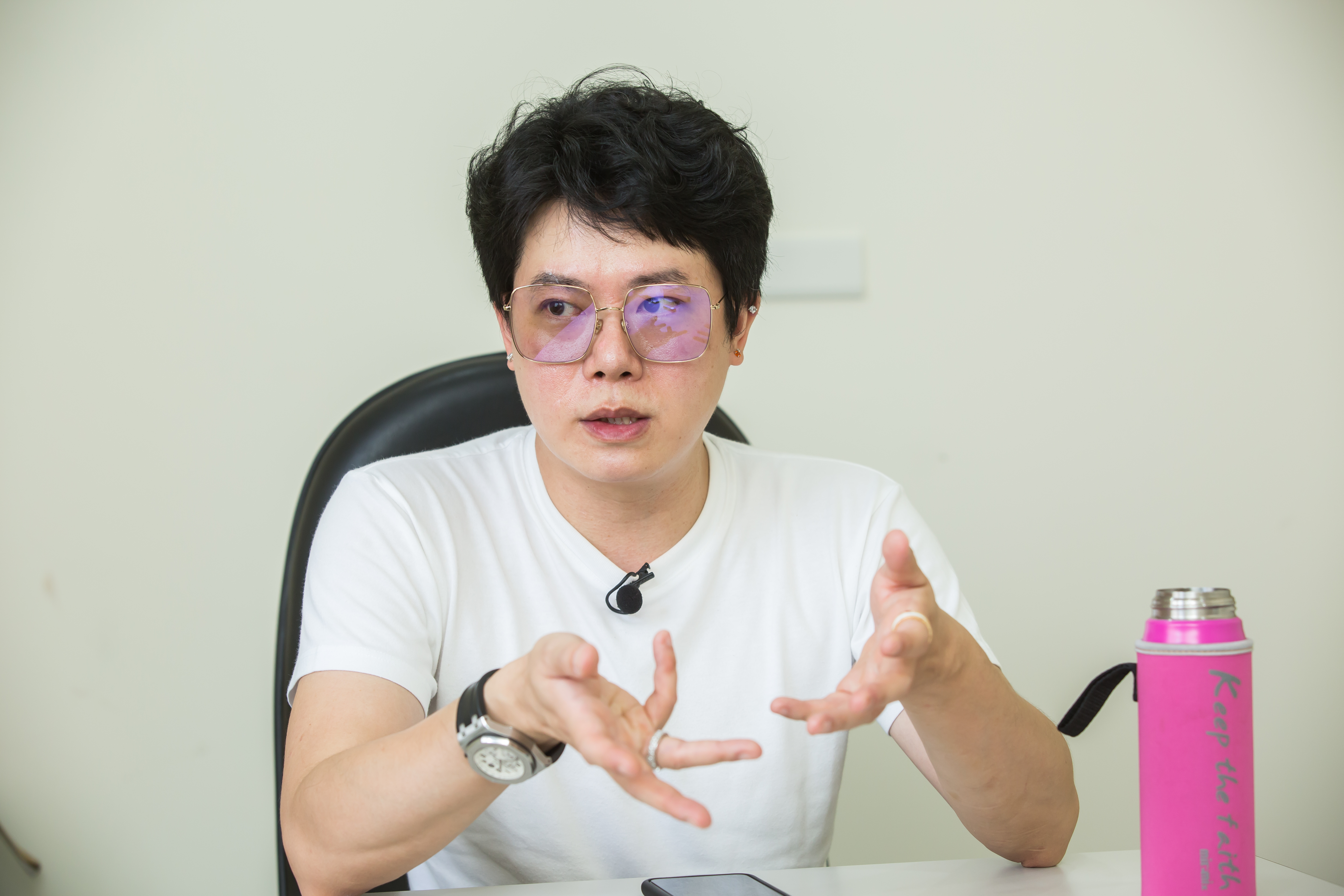 面對帳面虧損的基金，倪良瑋會伺機加碼攤平，等待市場反彈。