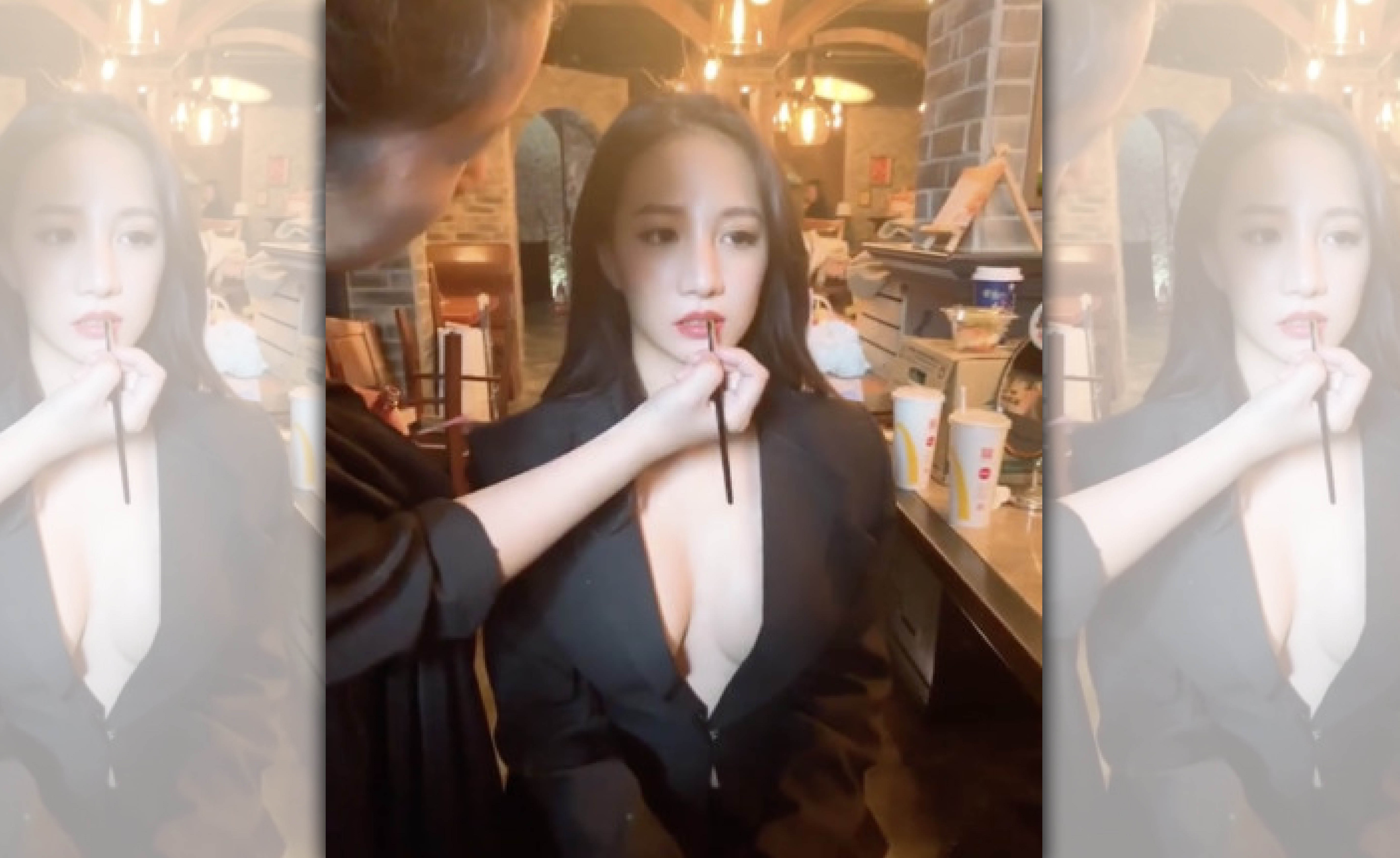 林采緹PO出近日工作照，西裝外套裡頭「完全沒穿」。（翻攝自林采緹臉書）