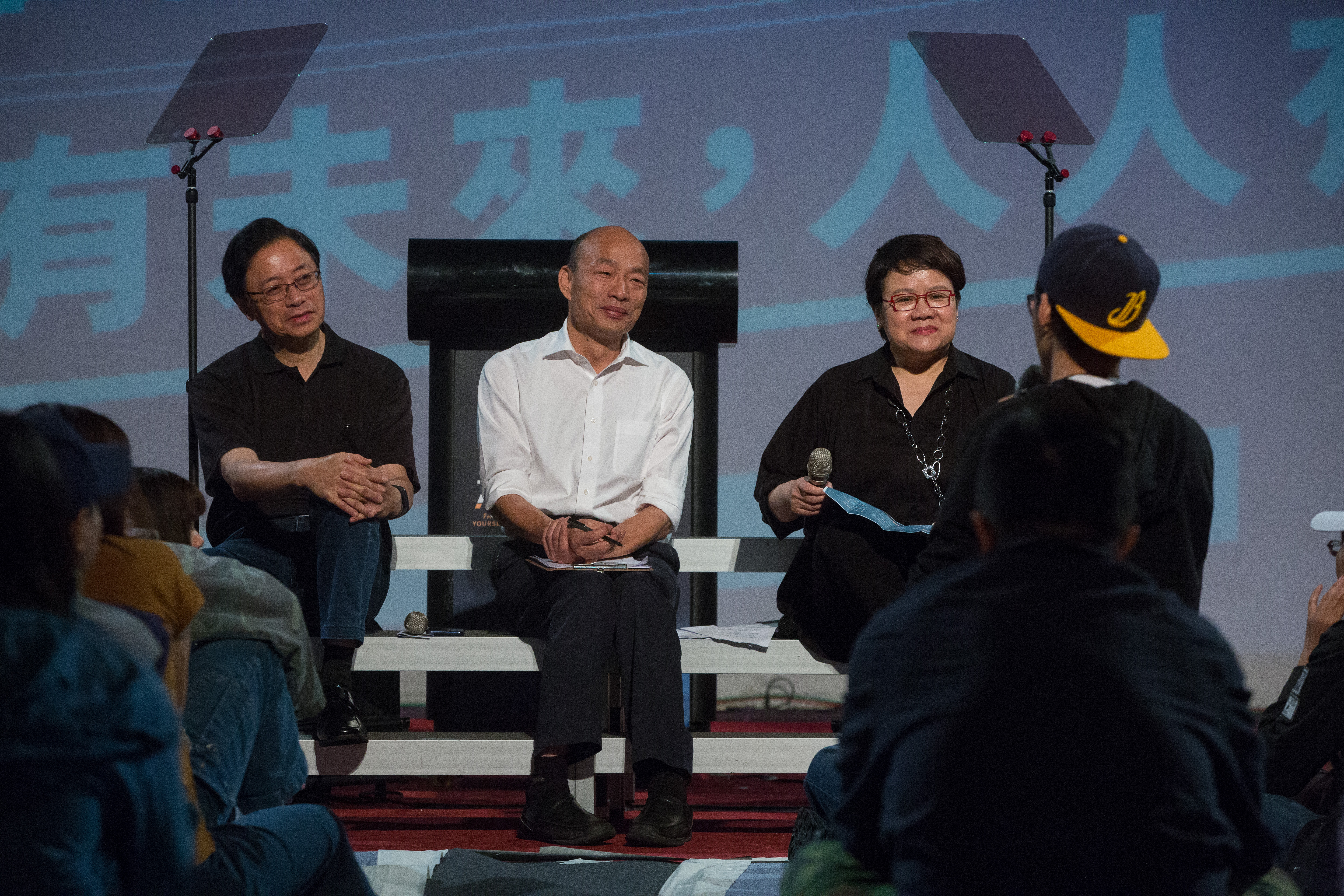 韓國瑜請假衝刺2020總統大選，不僅展開全台跑透透的「傾聽之旅」，更舉辦青年座談試圖拉近與年輕人距離。（本刊資料照）