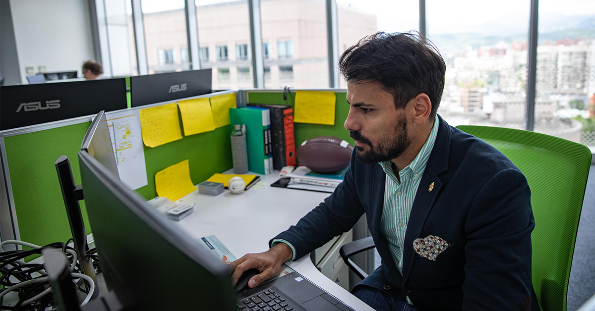 前羅馬尼亞國家足球隊員Alex Patrascu，擔任海龍離岸風電計畫工程部門要角，你絕對想不到溝通時沉穩通達、條理清晰的他，實際年紀只有29歲。