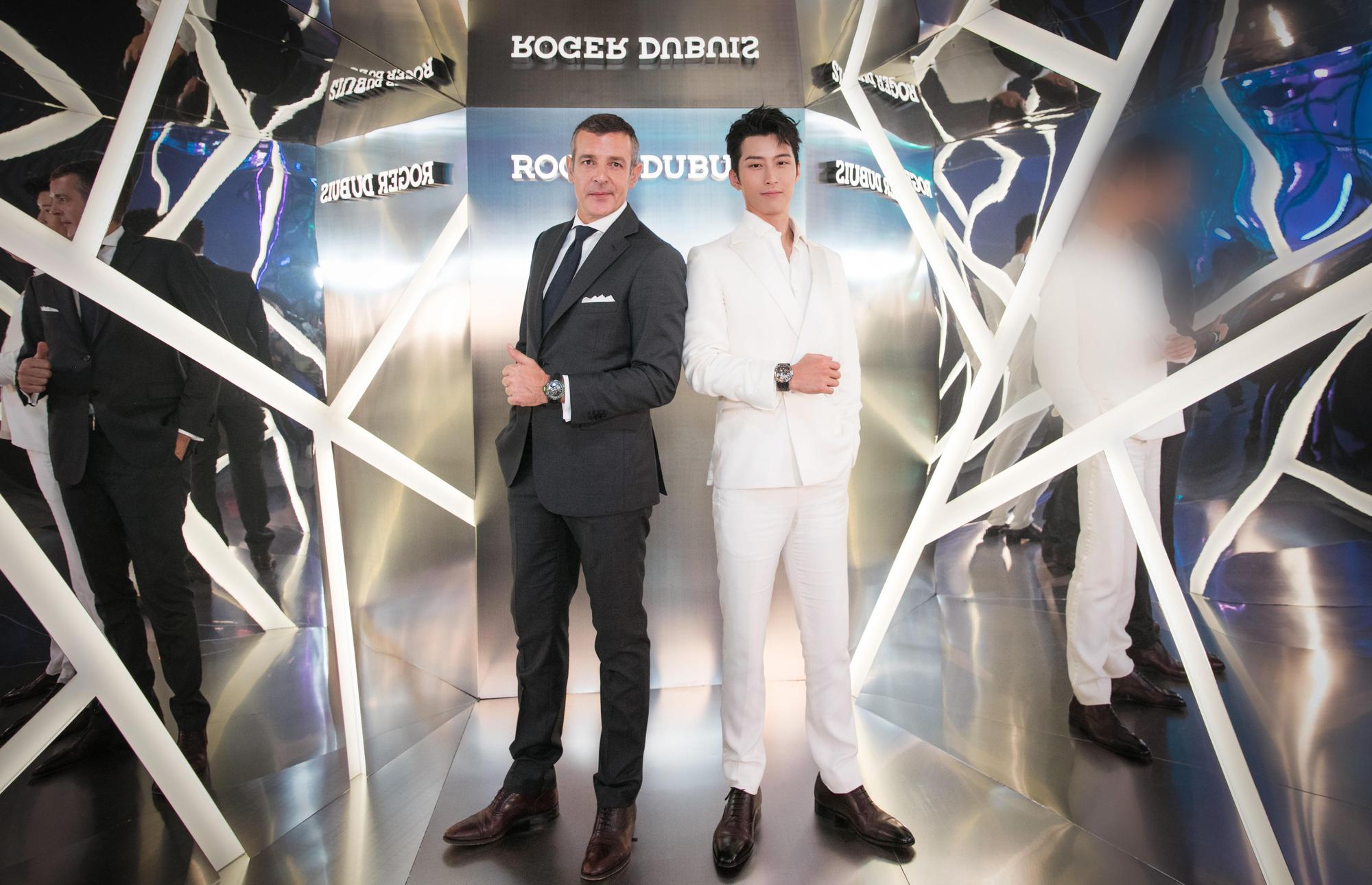 ROGER DUBUIS執行長Nicola Andreatta和此次參與上海活動的中國男星竇驍。雖然沒有品牌代言人的策略，但區域活動的品牌之友也是滿接地氣的操作。