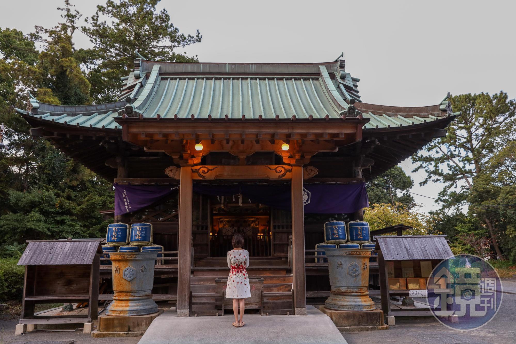 「御穗神社」供奉的三穗津媛命是女性守護神,羽衣御守的功能是「才色兼備」。