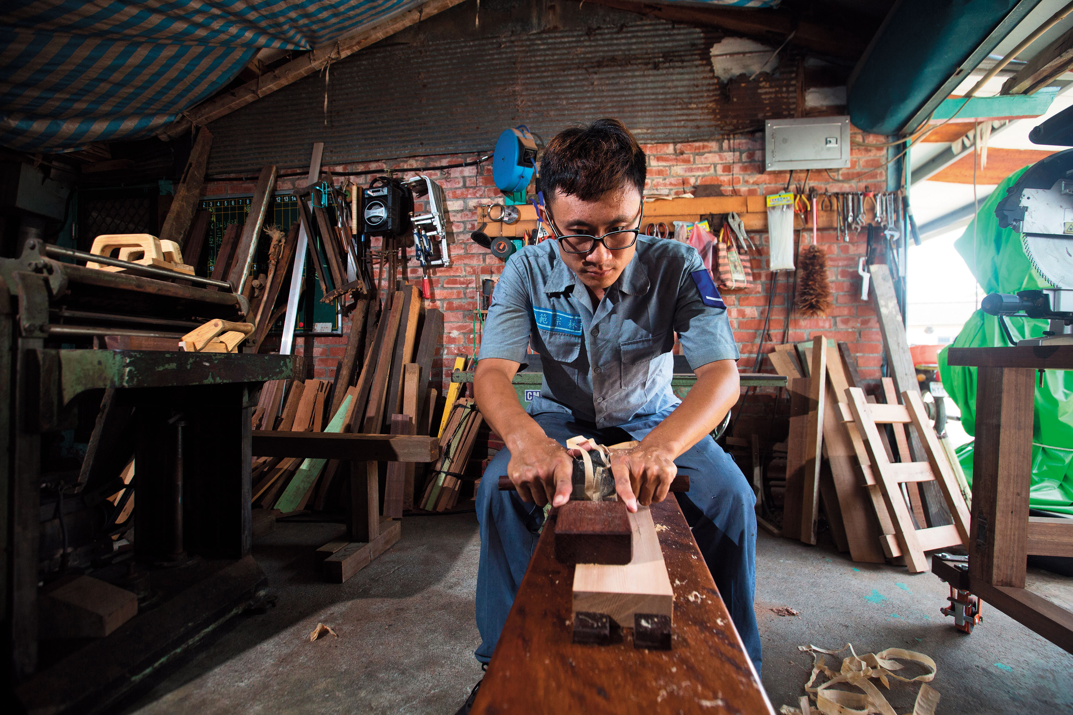 林宗範對製琴的每個環節要求嚴格，每把琴完成前都要琢磨再琢磨。