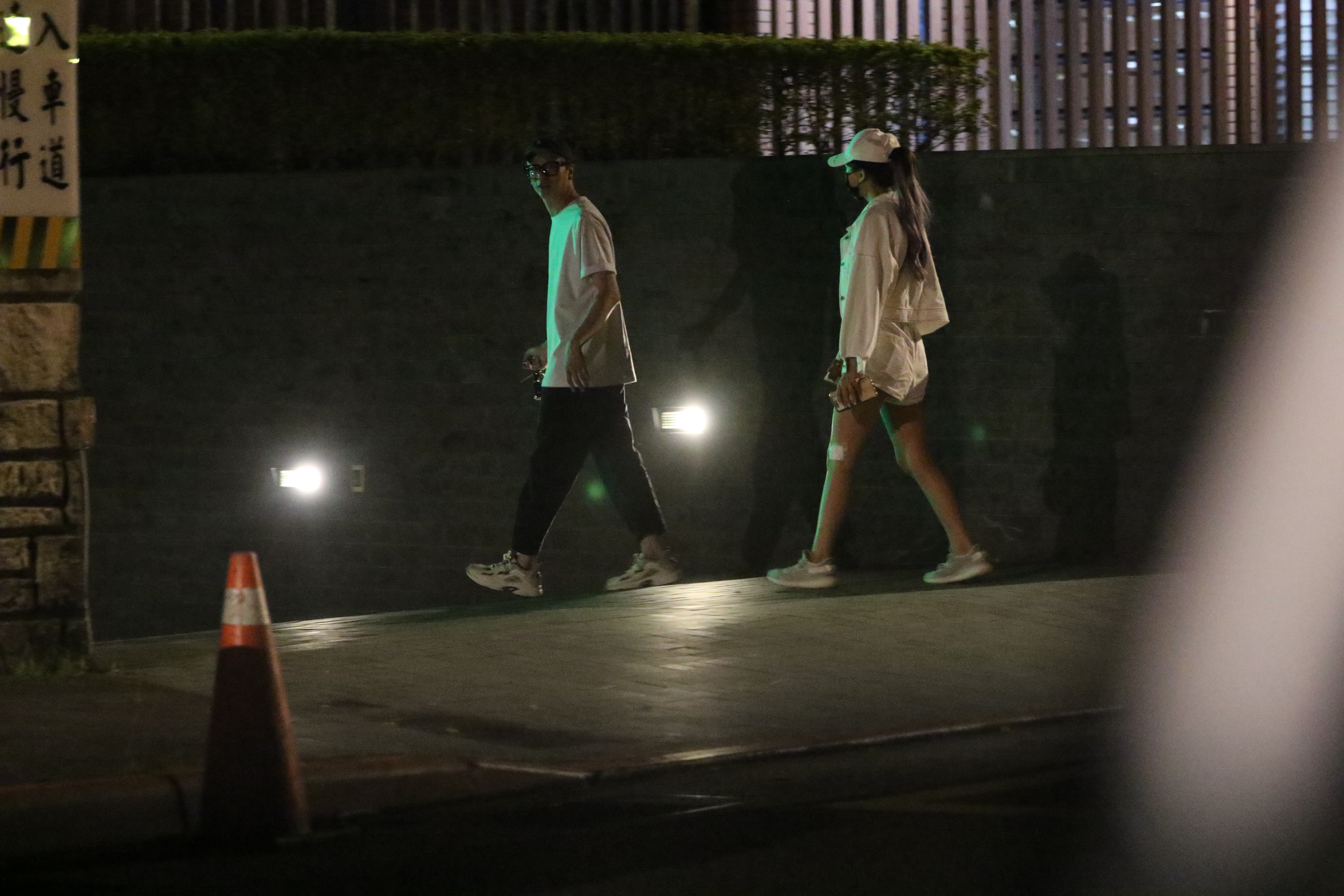 廖人帥與反骨男孩成員蕾菈，曾被本刊目擊兩人共度12小時。