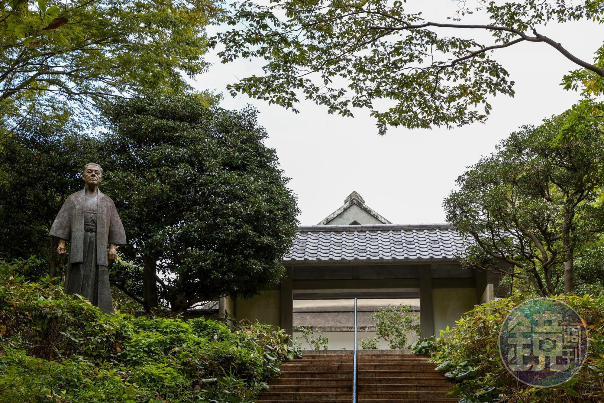 被稱為日本國民作家的井上靖,家族是天城湯島的醫生世家。