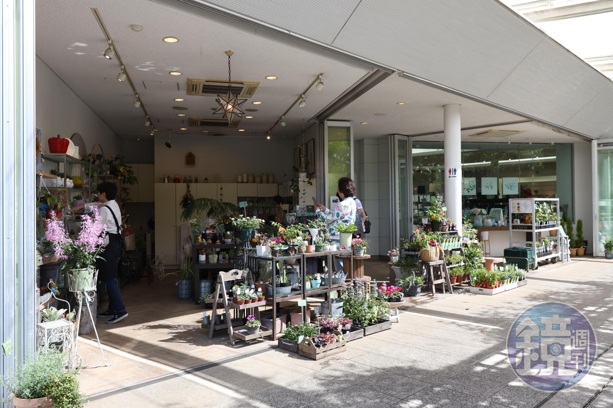園區裡的小花店,雅致宜人。