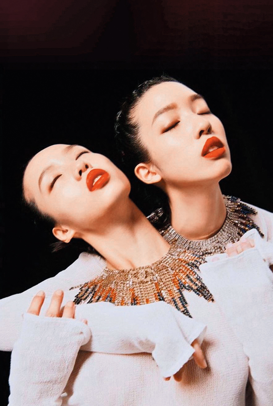 姊妹倆發展多元，在影視、廣告及時尚圈自信遊走。（翻攝自王渝萱IG）（翻攝自王渝萱IG）
