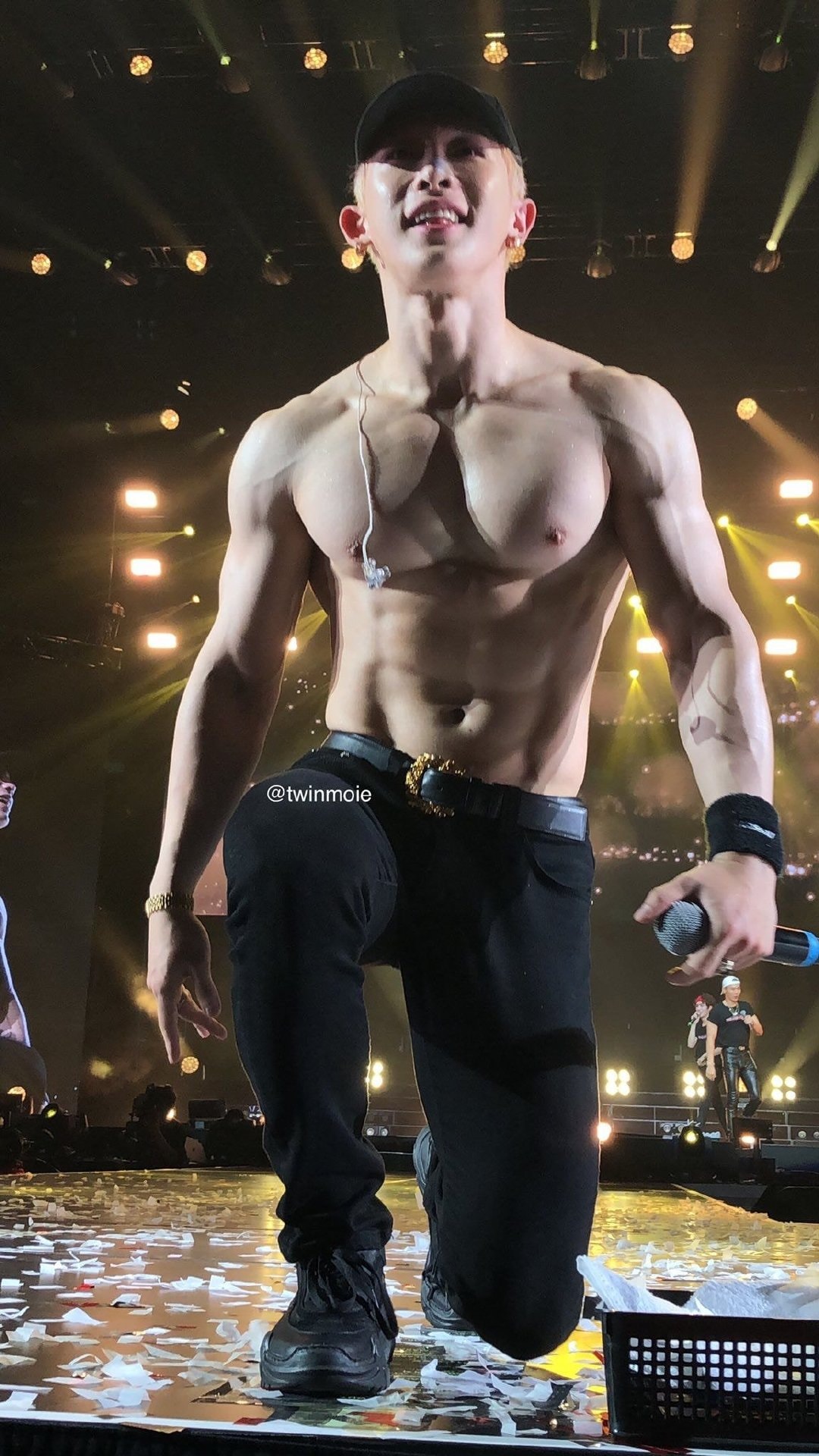 元虎是Monsta X身材擔當,他的好身材連其他男偶像也羨慕到不行。(網路圖片)