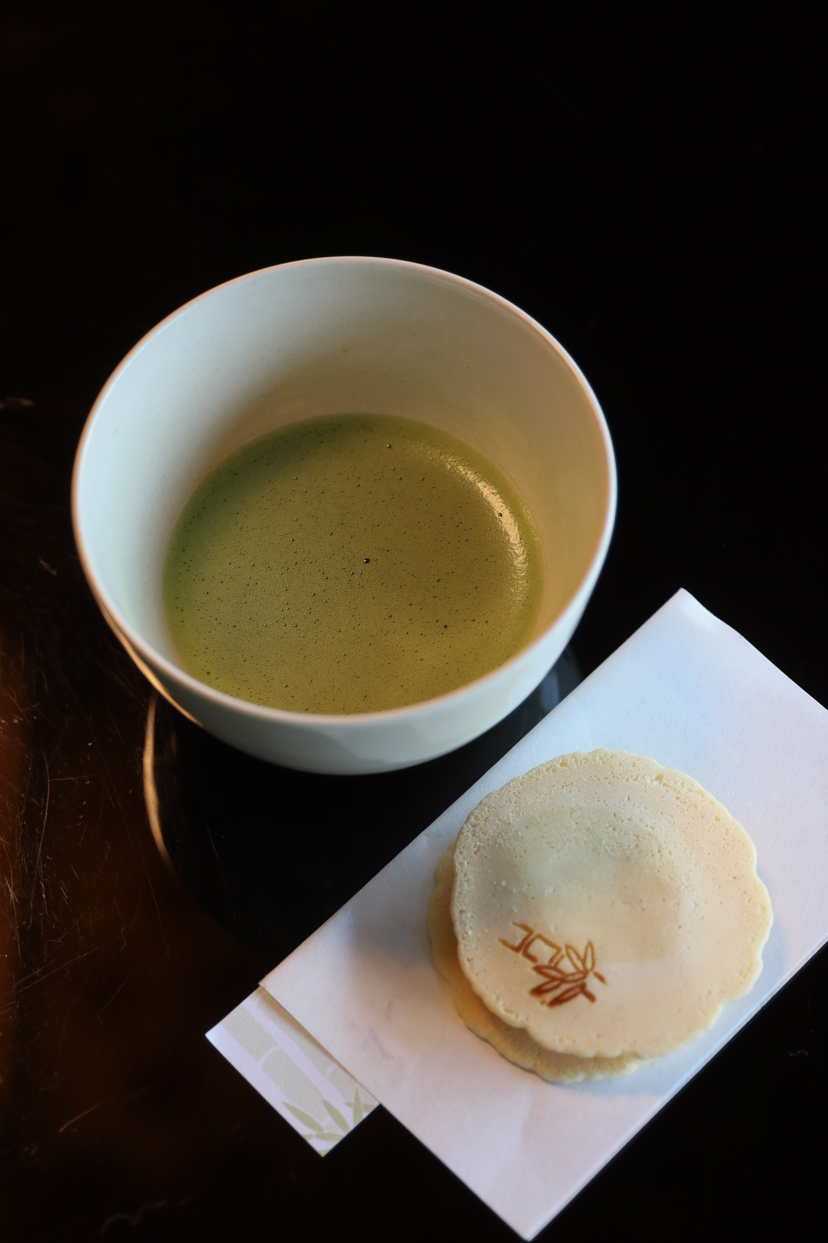 茶人打製的抹茶「山月」,微苦,伴甘甜的銅鑼燒。(720日圓/人,約NT$202)