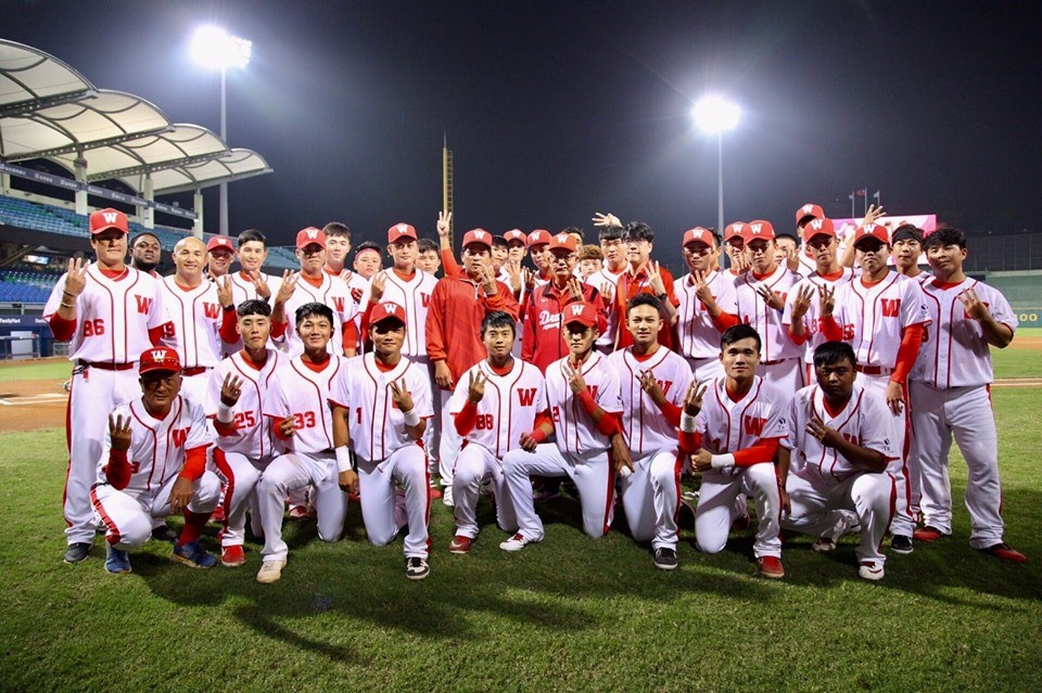 界12強賽古巴隊來台與味全龍隊進行交流賽，這對今年復出加入中華職棒大聯盟的龍對意義非凡。（翻攝自「來自永靖的老園丁-魏應充」臉書）