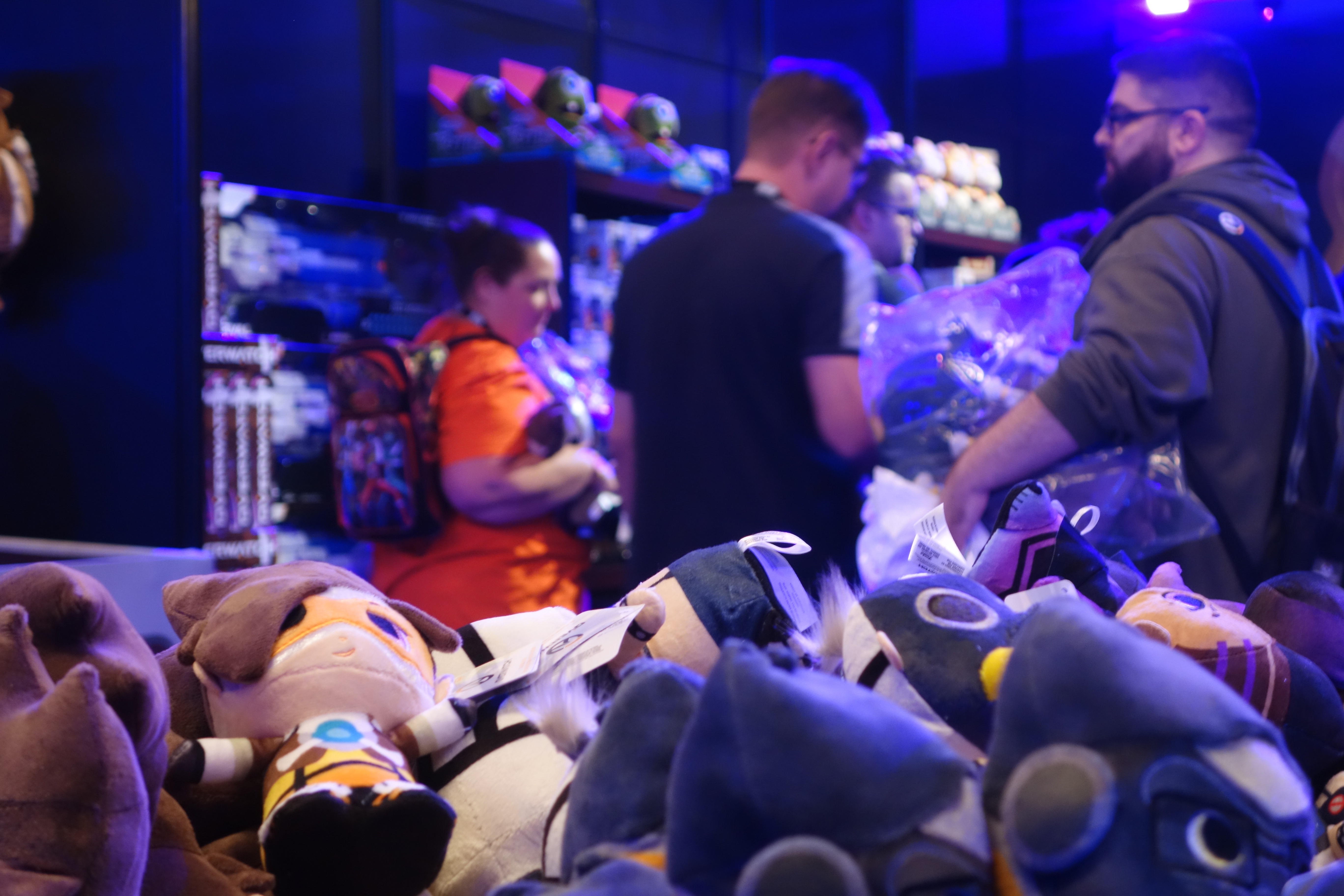 BlizzCon開幕前夕，已有不少玩家到會場購買週邊商品。