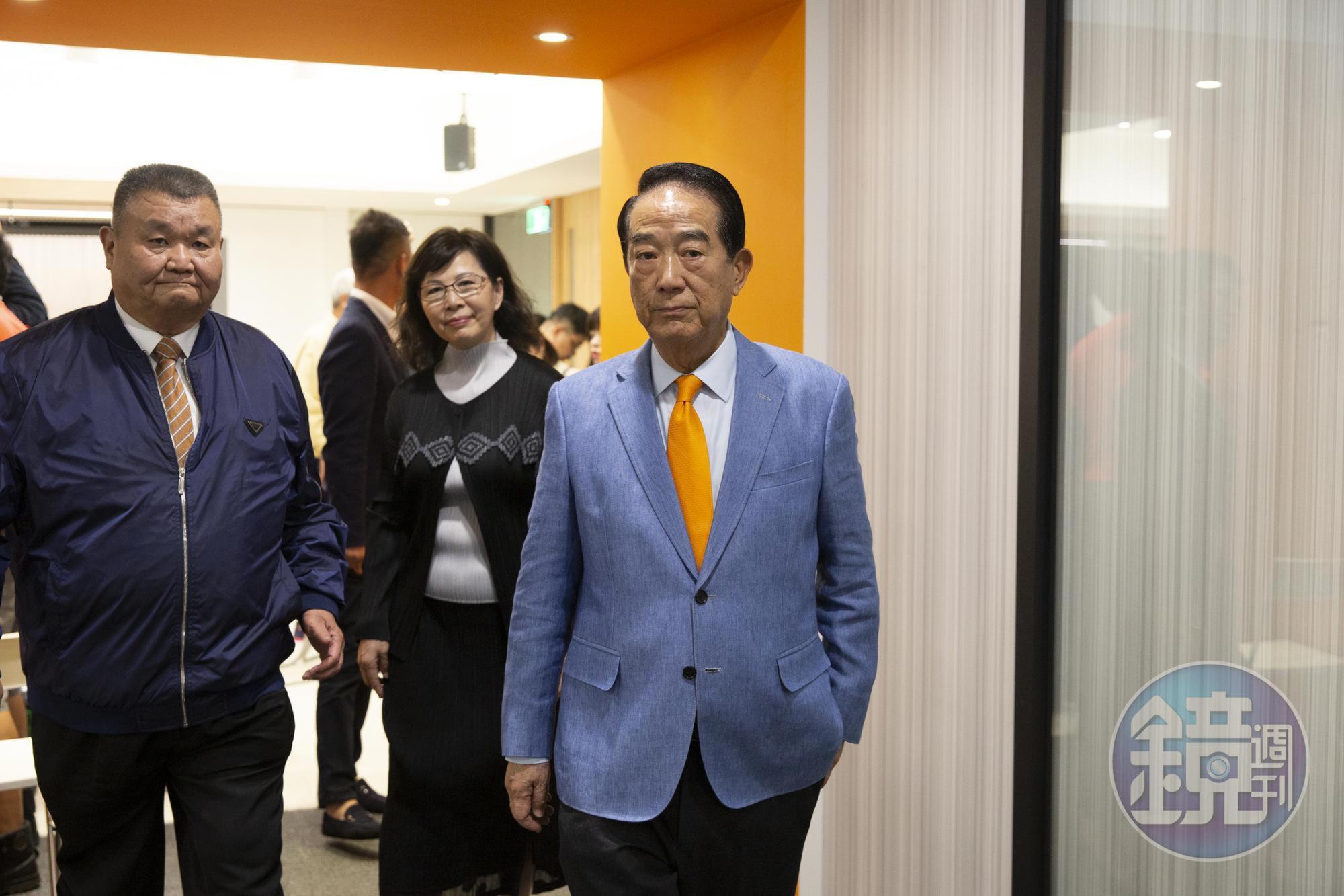 橘營人士透露，在區域立委提名公布後，距離宋楚瑜登場的時機已十分接近。