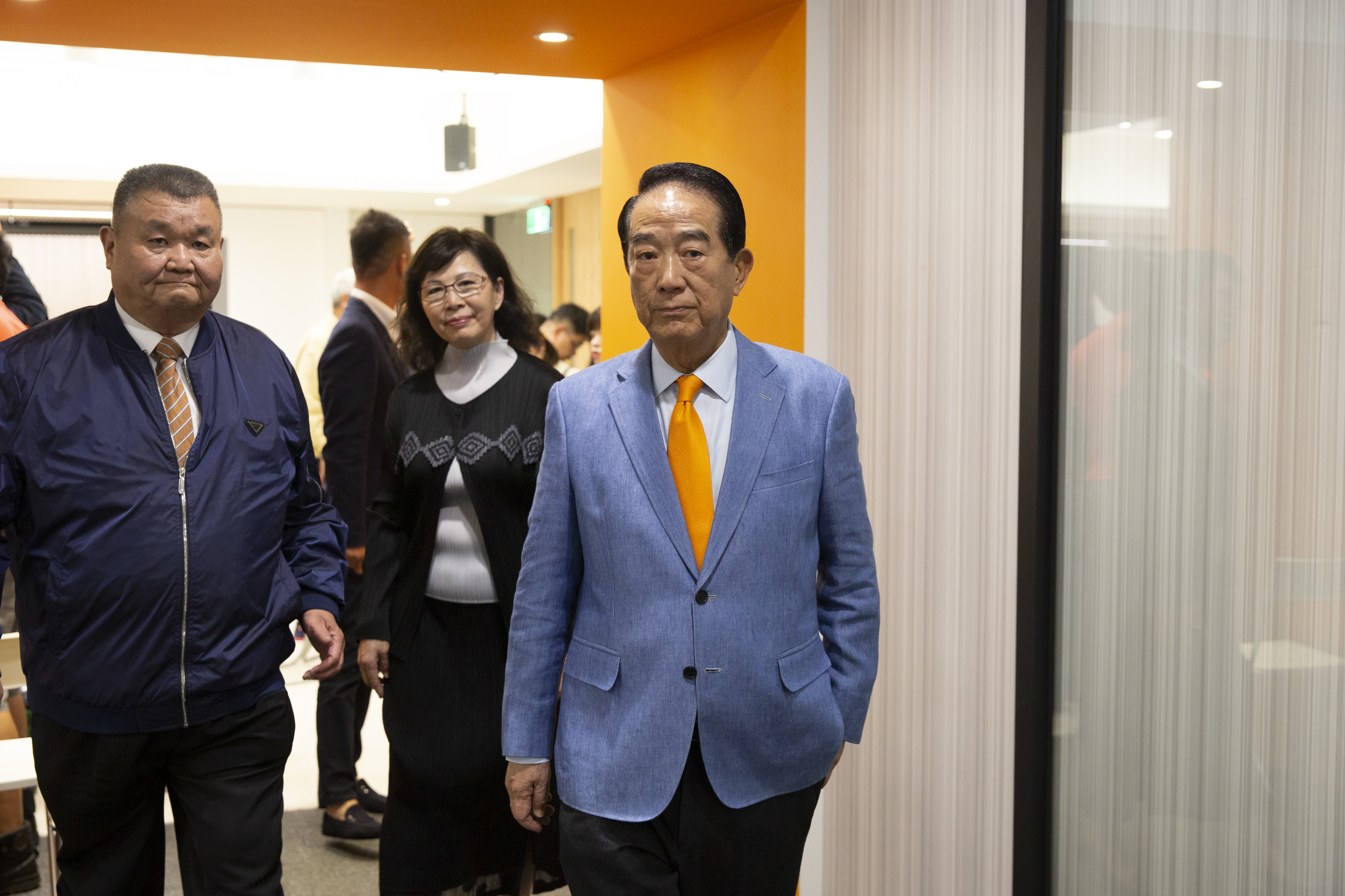 橘營人士透露，在區域立委提名公布後，距離宋楚瑜登場的時機已十分接近。