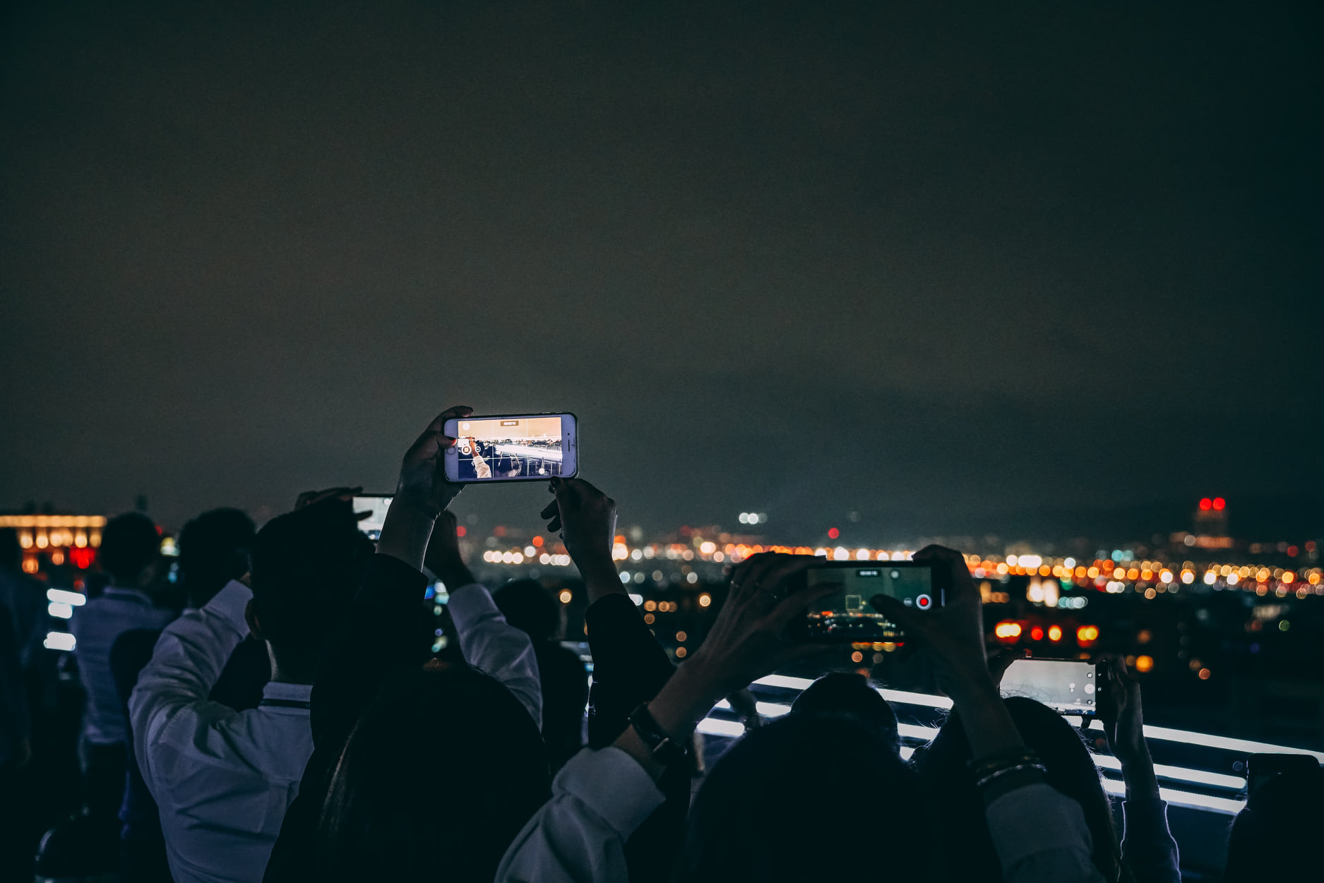 星宇航空祭出重賞邀請粉絲「照飛機」，吸引不少民眾參加。（翻攝星宇航空臉書）