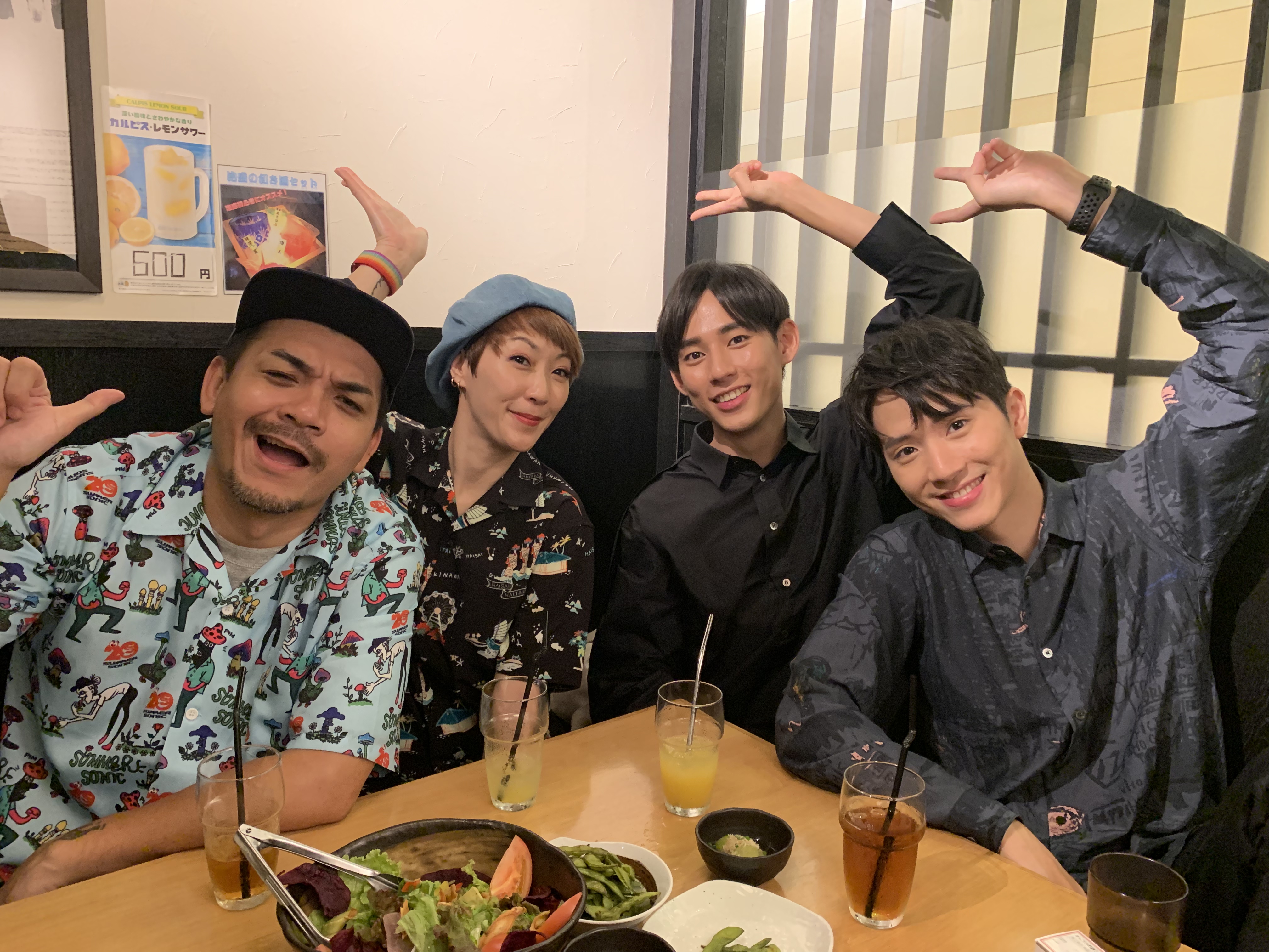 Gigi與老公史丹利因為工作而來到沖繩，身邊還有兩個小鮮肉徐鈞浩、楊孟霖一起玩樂。（有魚娛樂提供）