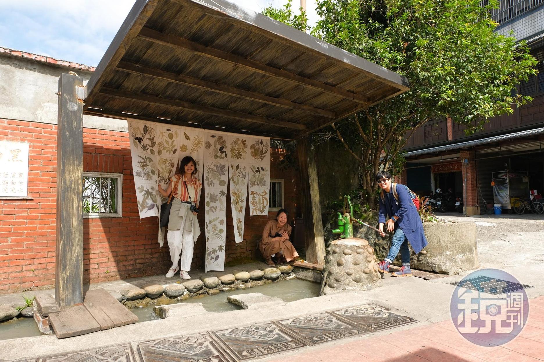 老街上的黑白洗是過往居民清潔蔬果農具處，也是居民共同記憶。