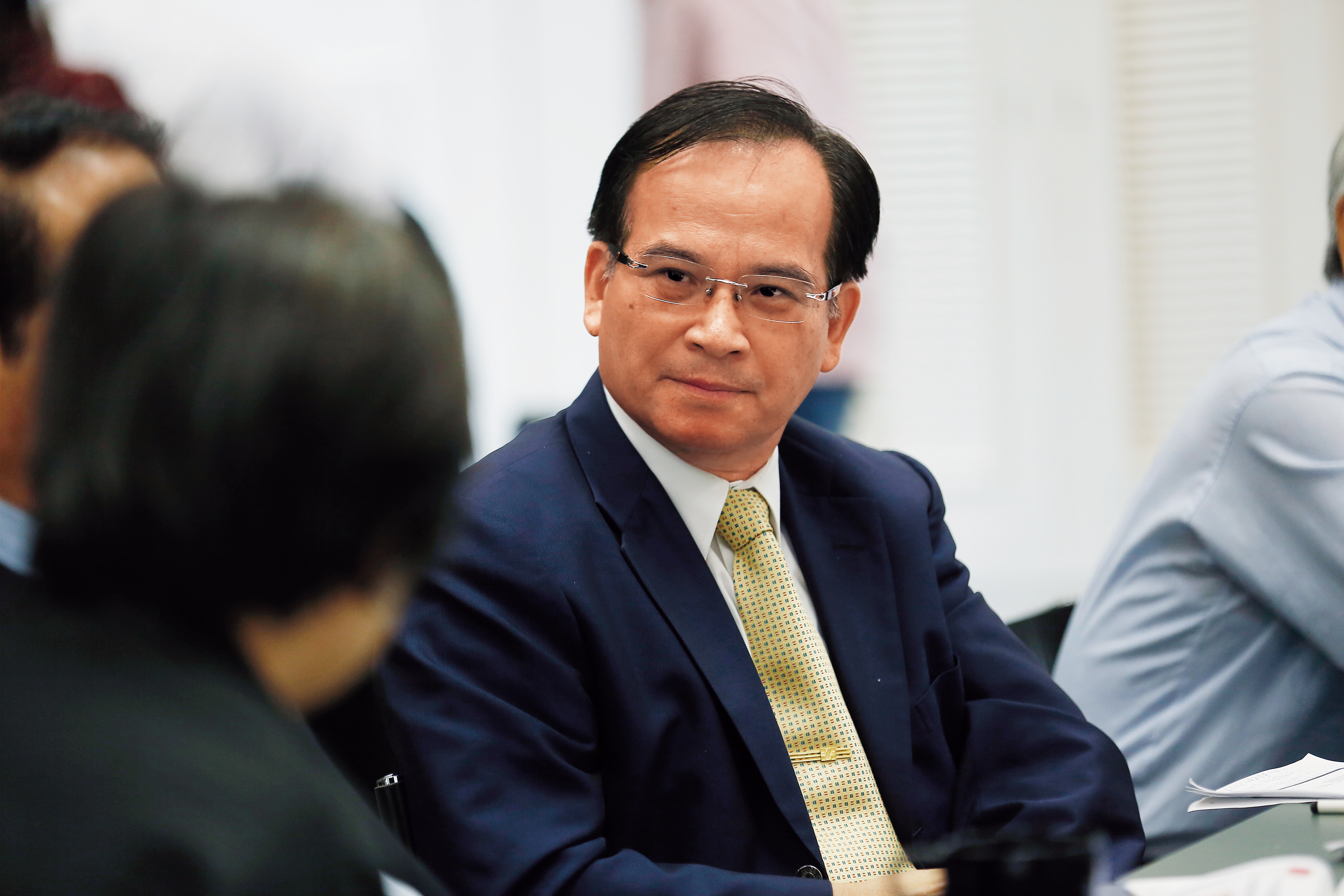 蘇煥智的律師事務所因替涉嫌詐騙的太陽能公司寄存證信函,遭質疑是門神。