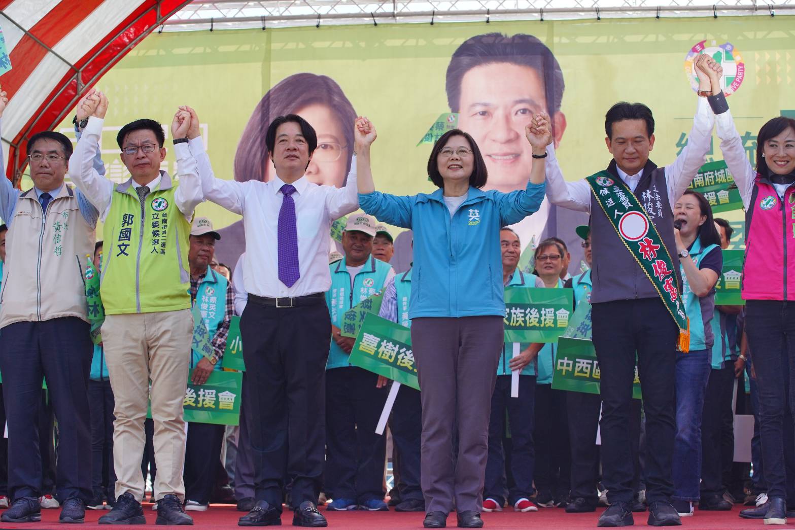 賴清德返台後開啟助選模式,今日合體蔡英文替林俊憲造勢。
