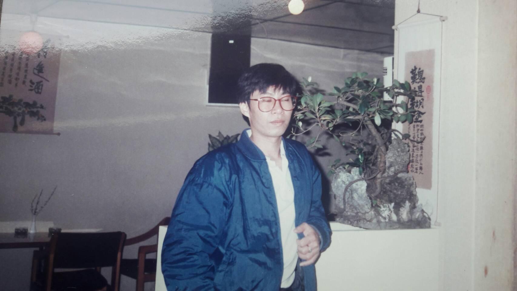 陳學良（左）是宜蘭頭城排隊名店龍記尚品牛肉麵創始人。（陳學良提供）