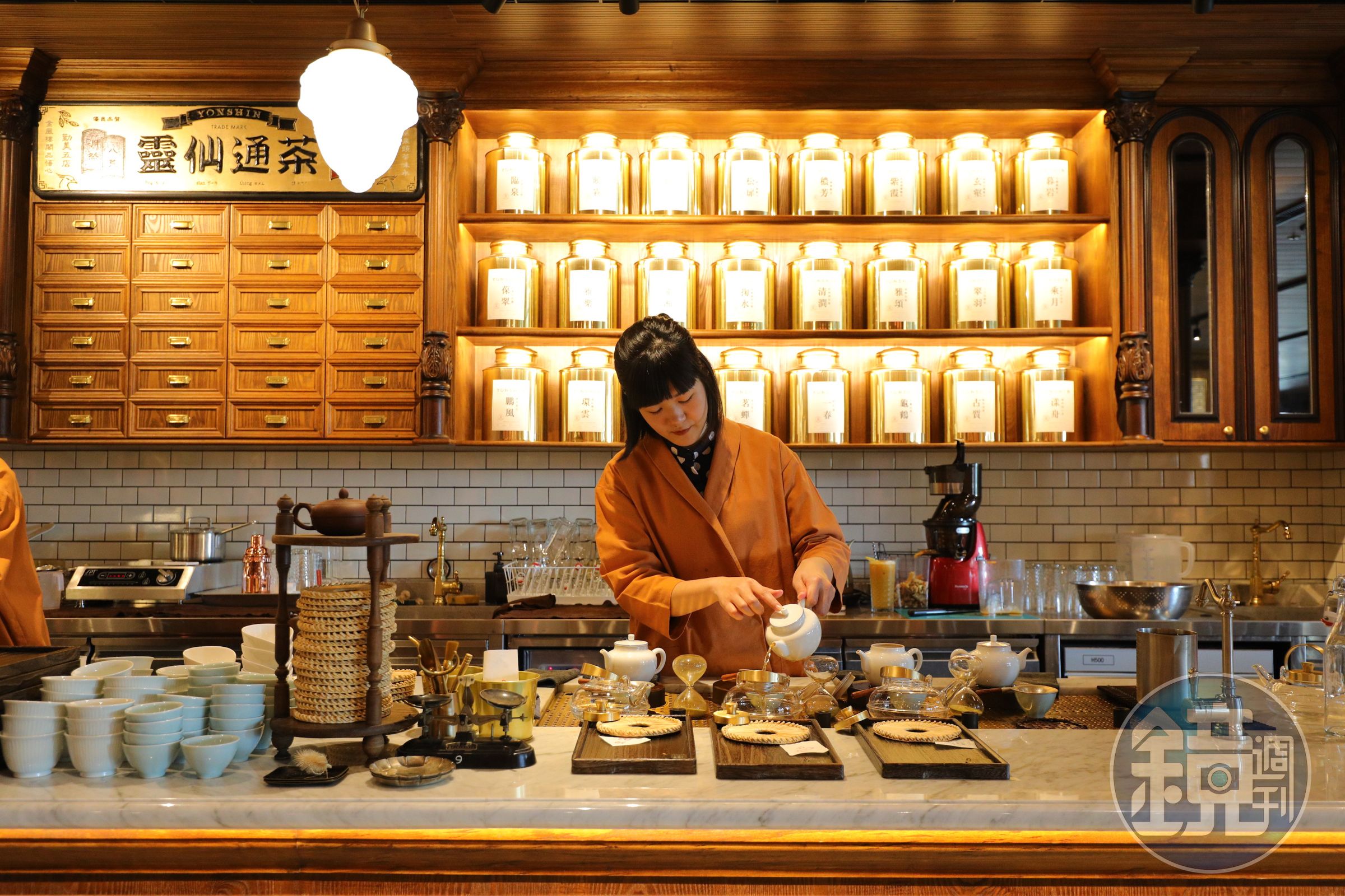 「永心鳳茶」打造復古又時尚的台灣風格茶館，吸引許多年輕族群。