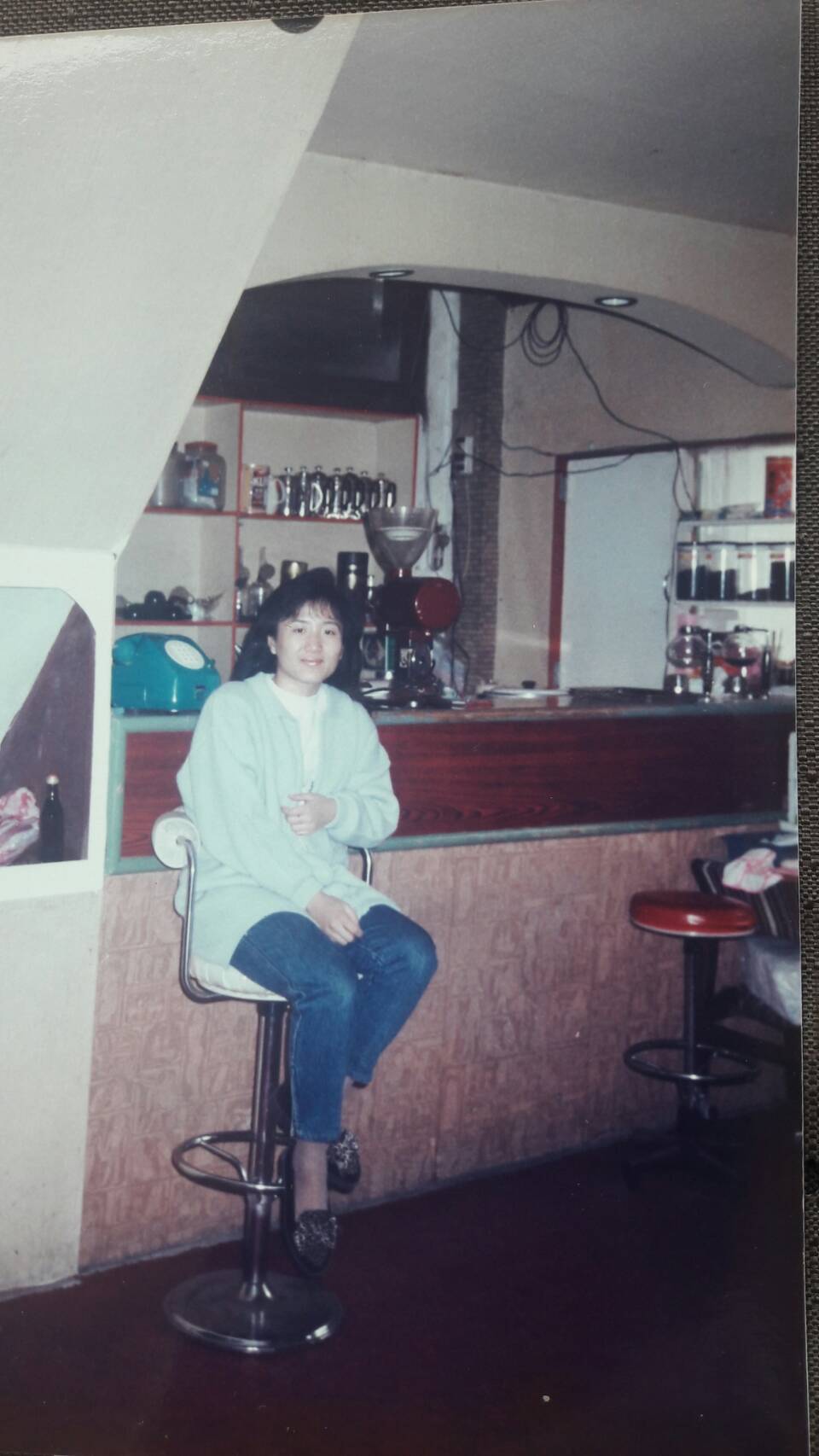 潘美玲當年到卡拉OK店消費，進而與陳學良相識相戀。（陳學良提供）