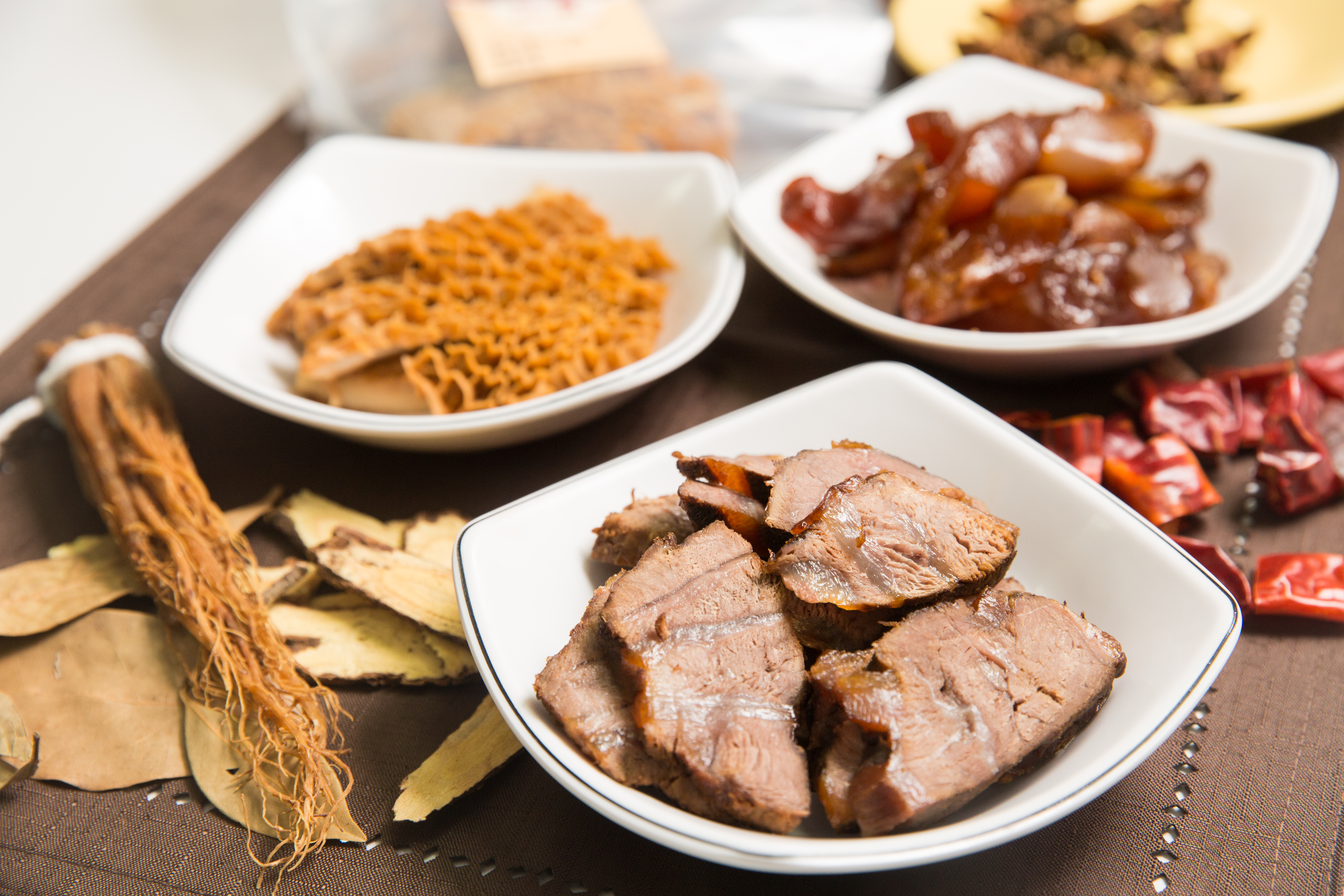 招牌牛三寶冷凍包不含高湯，光食材重量就超過300克，供2人分食綽綽有餘。（250元／份）