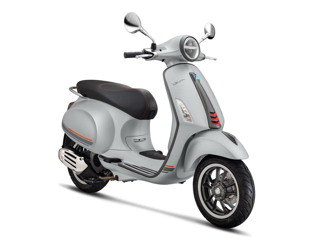  Vespa Primavera S 特仕版（星湛灰）。