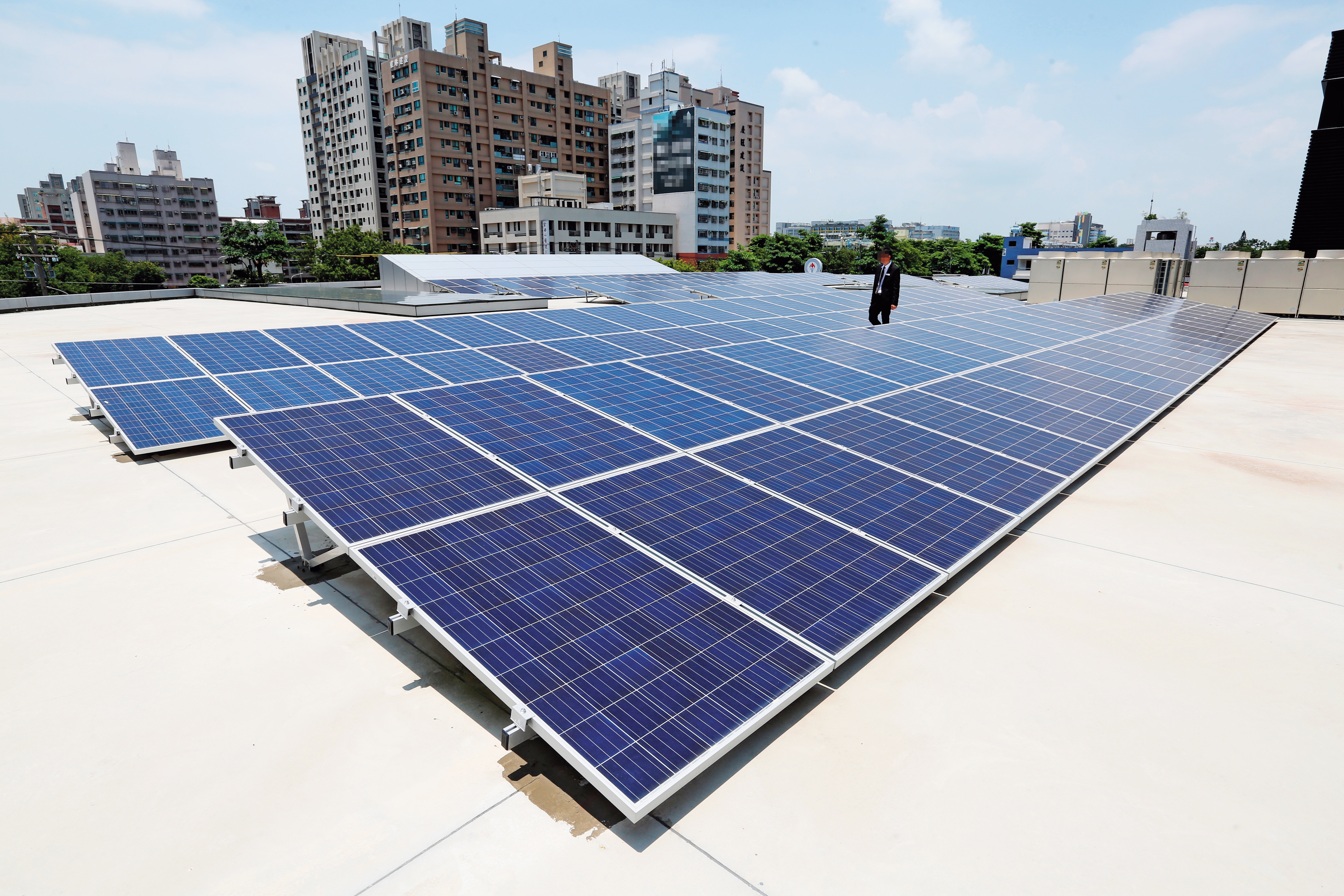 政府近年力推的太陽能種電計畫,成為不肖人士吸金詐騙的新題材。