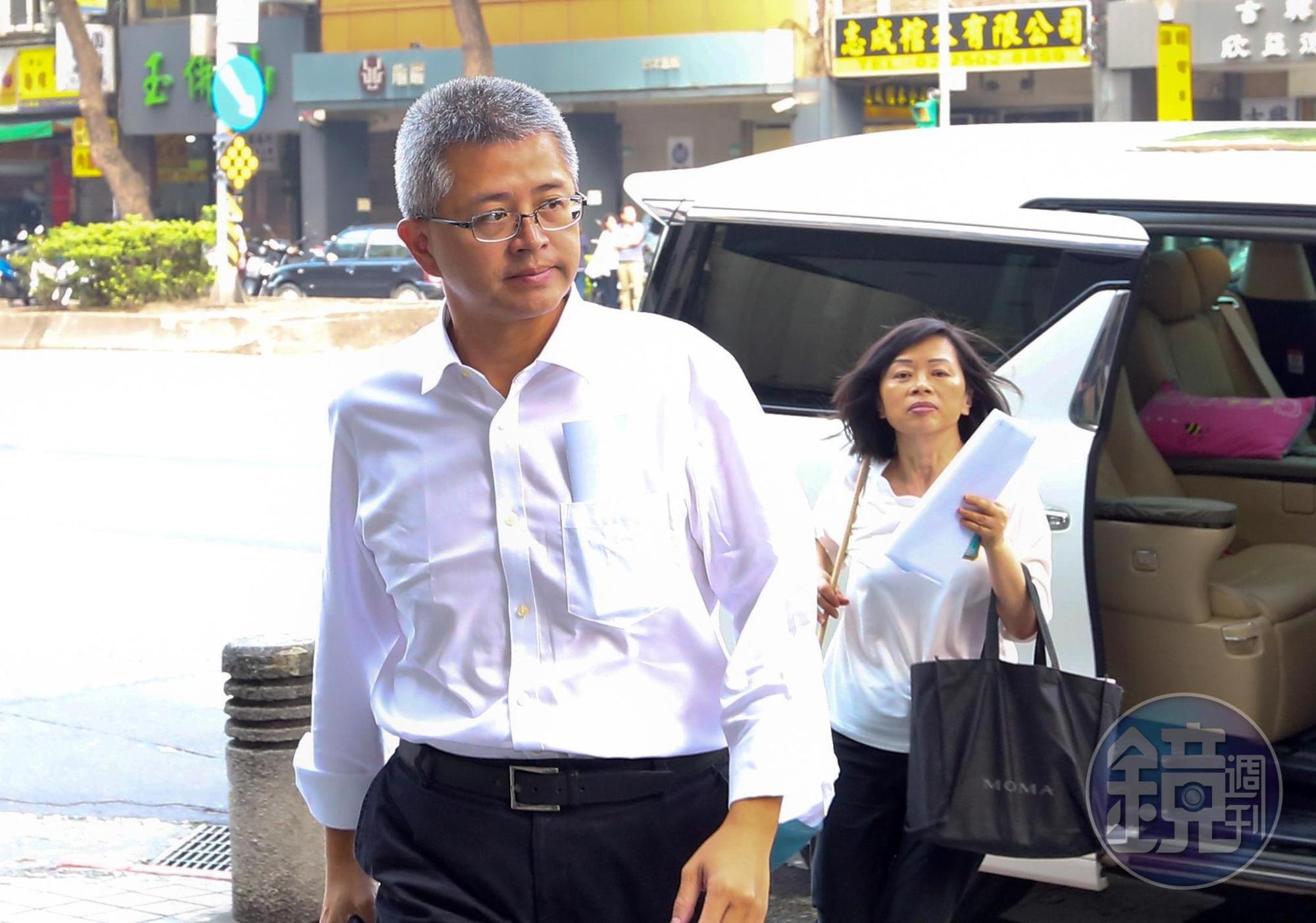 洪文棟獨子洪士琪原想進新壽任董事，吳東進卻安排其他洪家人。