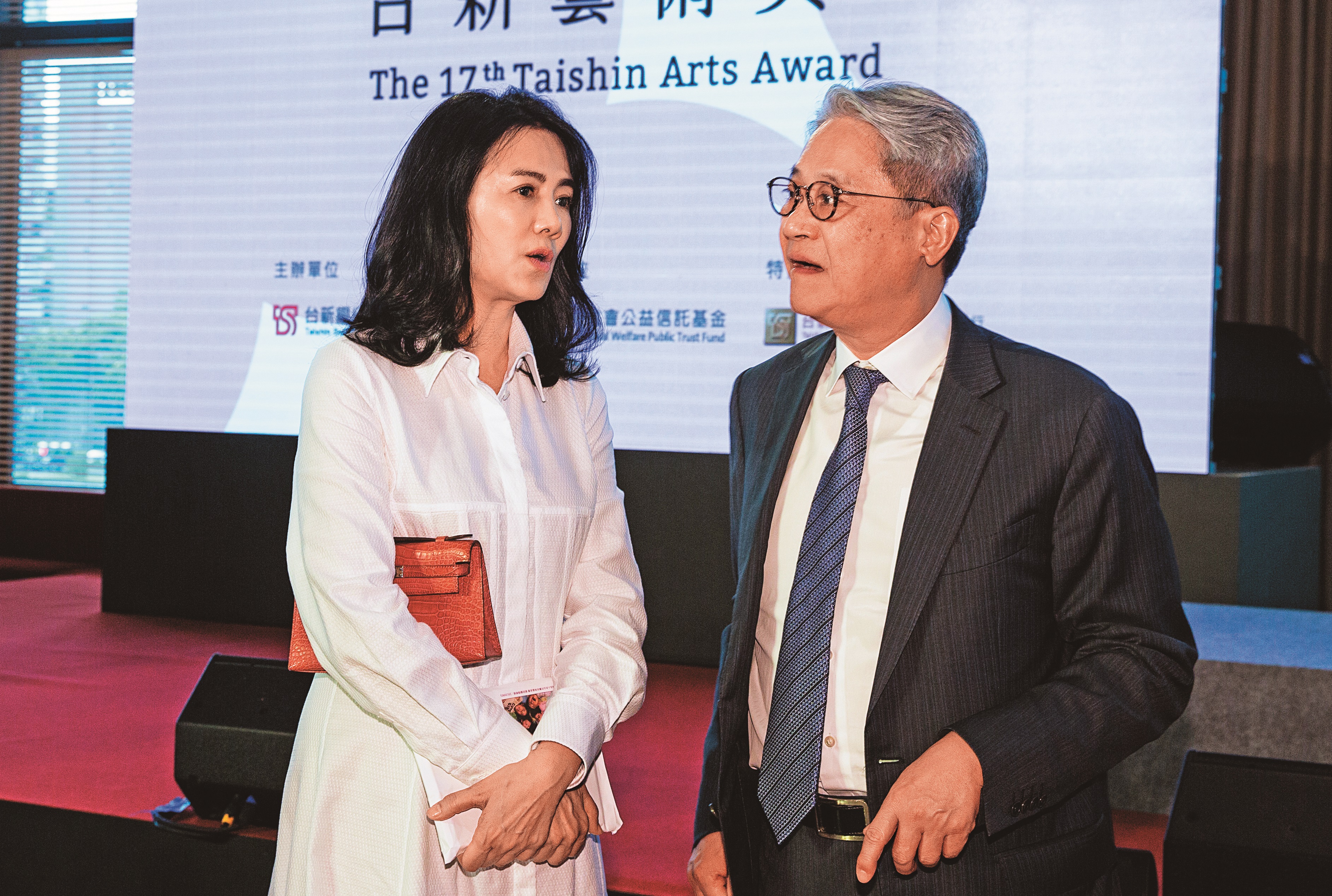 台新金董座吳東亮夫人彭雪芬（左），掌控吳家四大控股公司，擴張吳東亮（右）在家族的勢力。