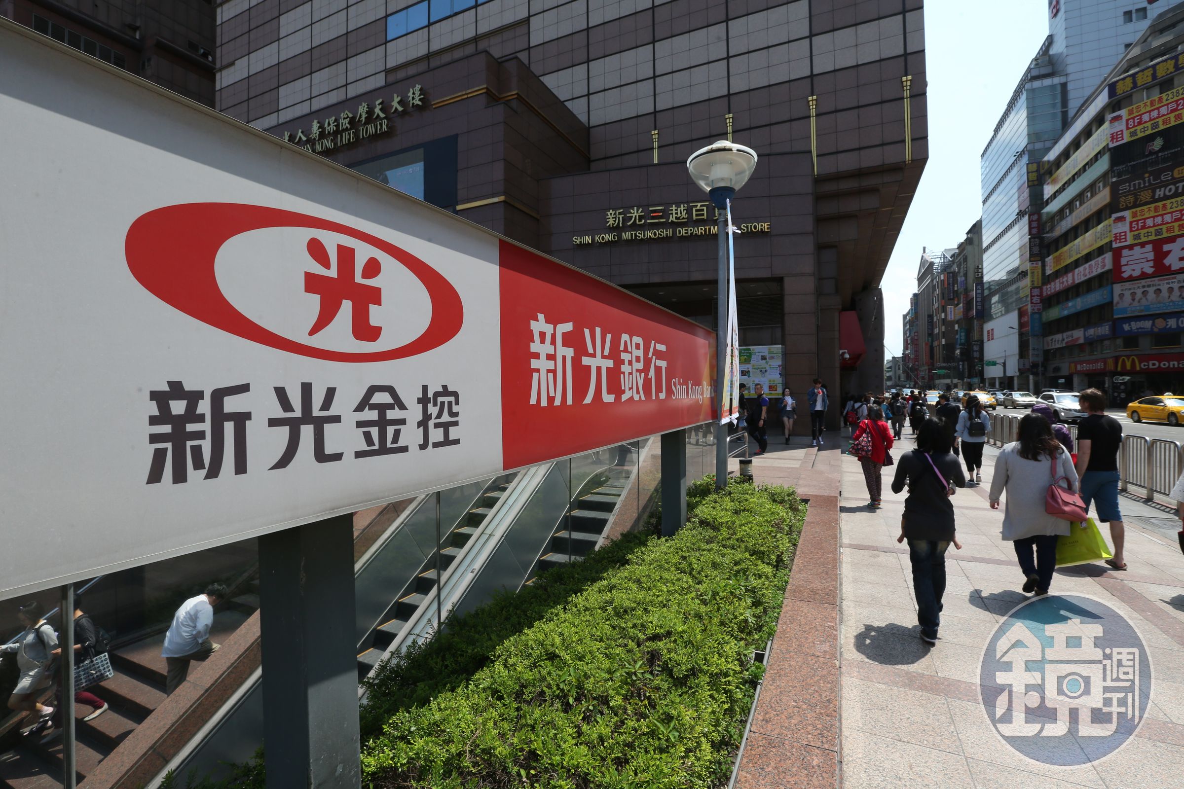新光金董監改選提前開打，也讓新光金股價走揚。