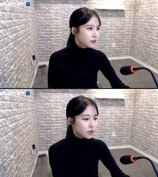 艾琳開直播澄清近日的斗內爭議，並揚言提告。（翻攝自AfreecaTV）