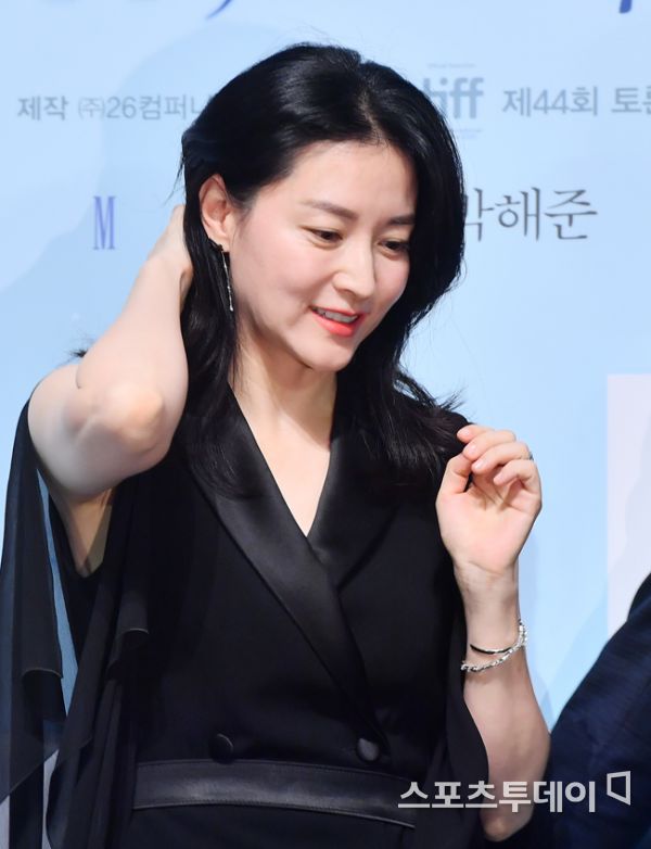 李英愛笑說時隔14年回歸大銀幕，內心仍有點百感交集。（翻攝自sporttoday）