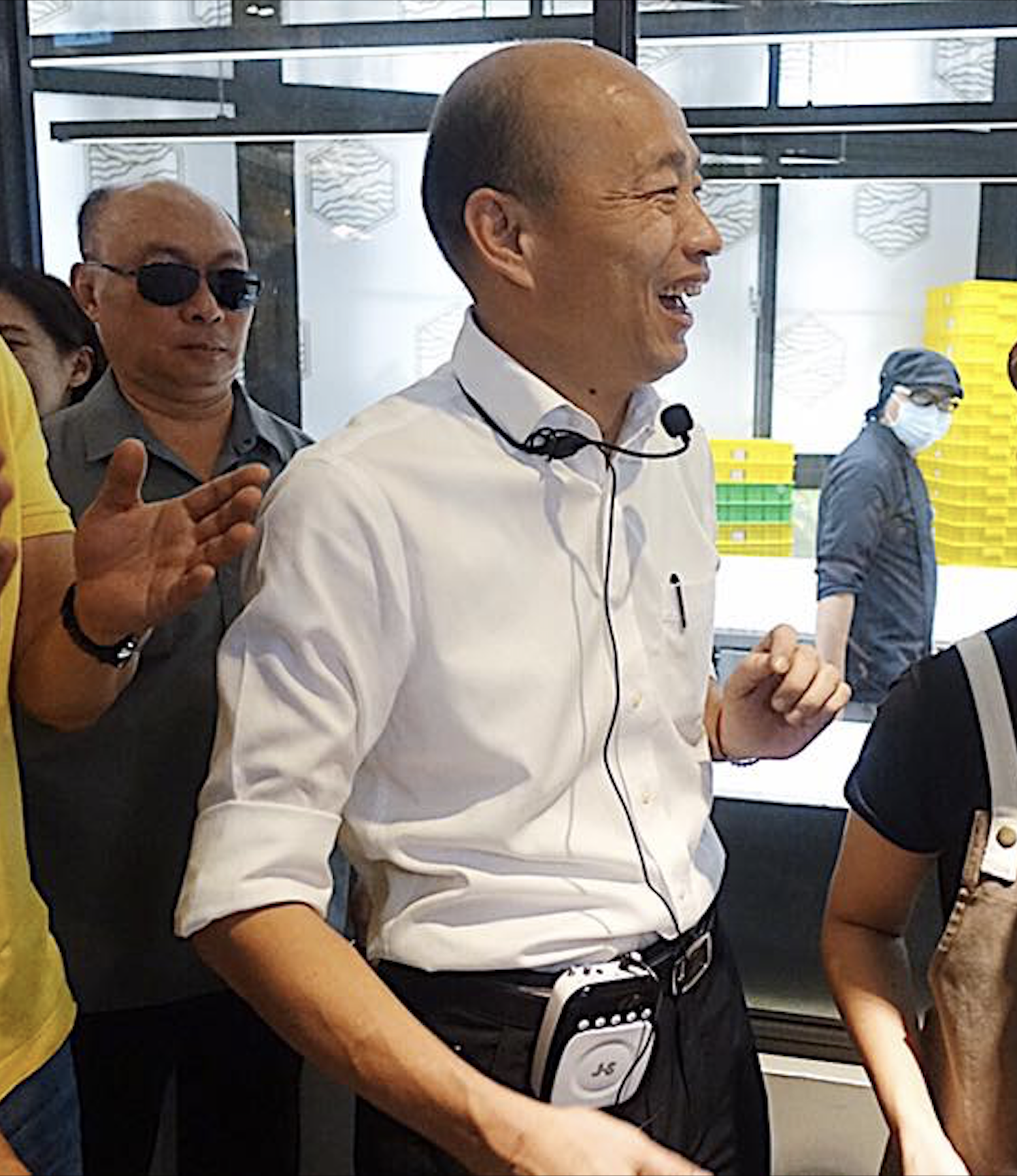 李佳芬提出學貸由政府吞下的想法,韓國瑜幫忙緩頰。(翻攝韓國瑜臉書)