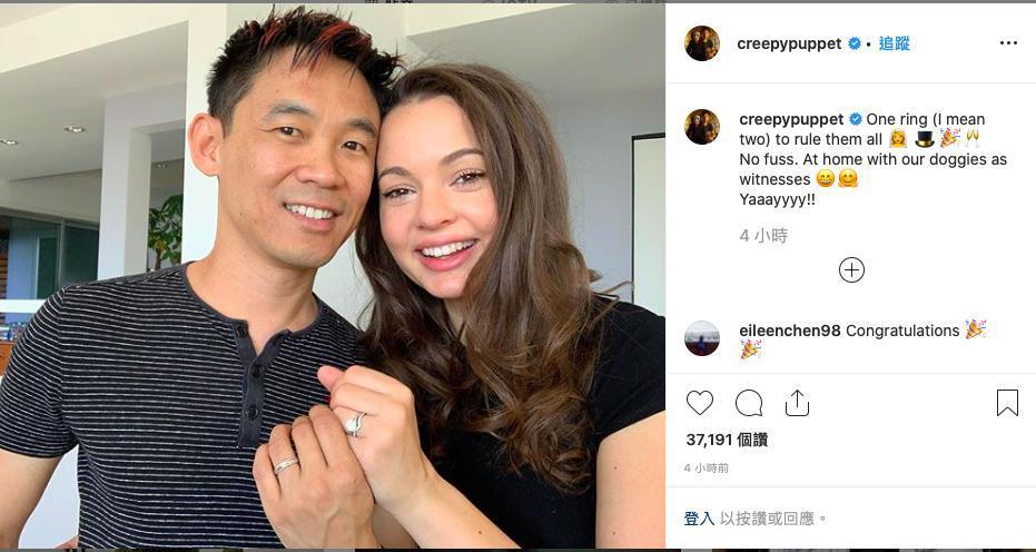導演溫子仁（左）在家迎娶女友英格麗畢蘇。（翻攝自James Wan官方Instagram）