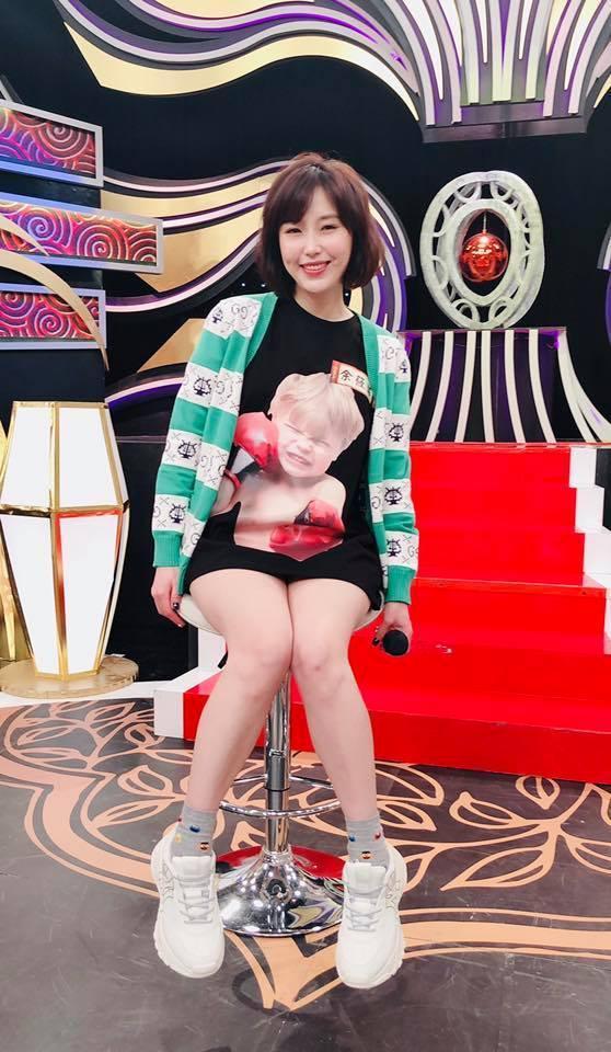 余筱萍愛賭,也相當迷信,身上物品都跟招財有關。(中天提供)