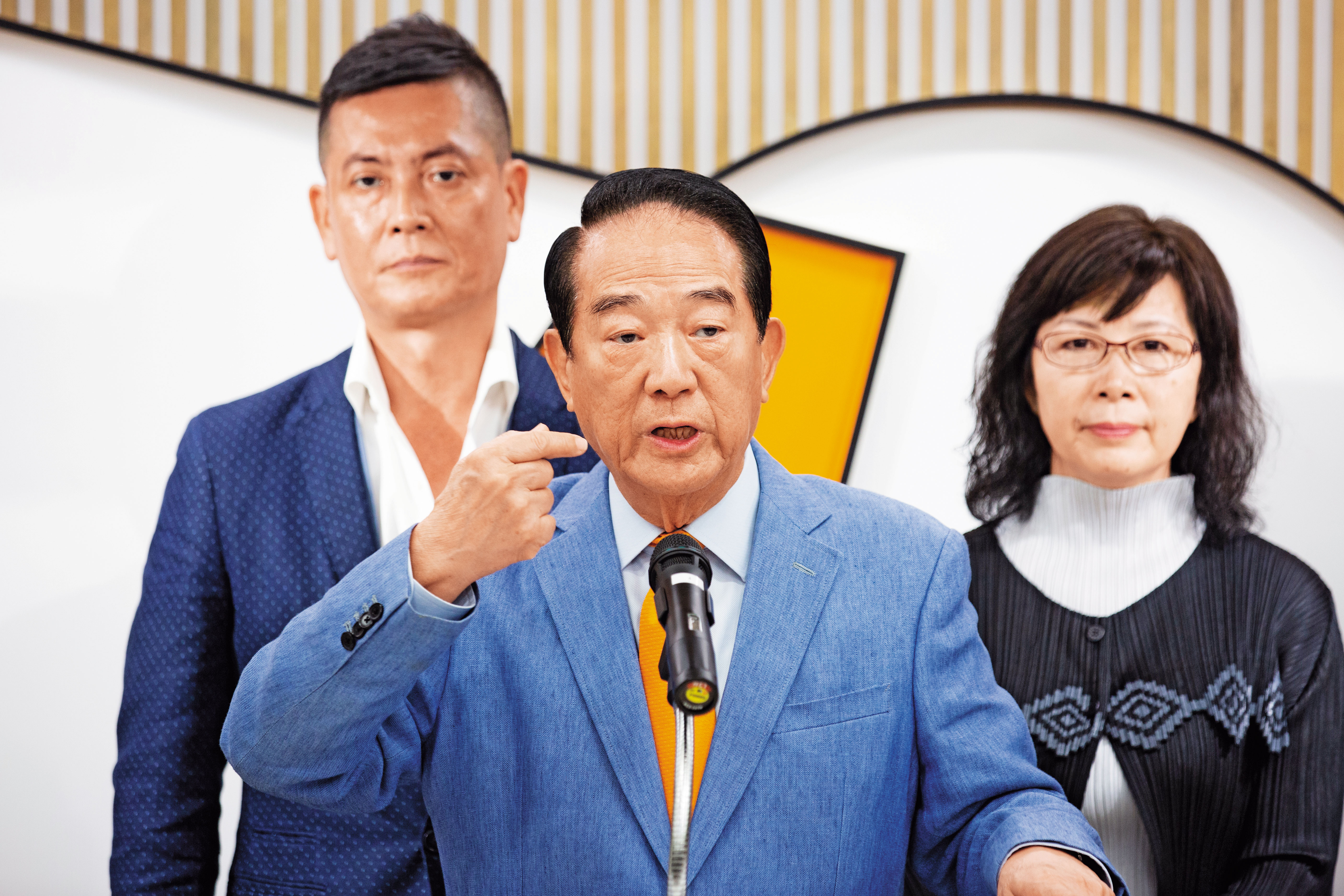 親民黨為了保住立法院不分區席次，需要母雞帶頭，一般預料高齡77歲的的宋楚瑜，將會四度掛帥出戰。