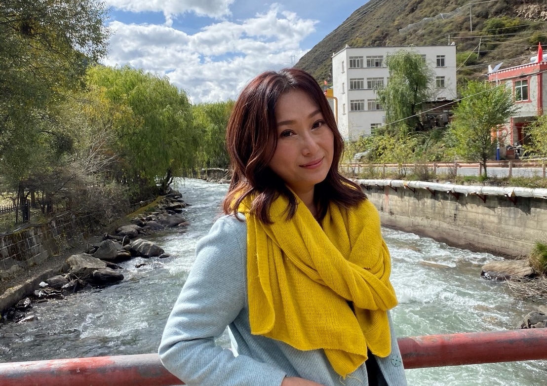 王瑞霞特別飛往四川美麗小鎮香格里拉拍攝新歌MV。(米樂士娛樂提供)