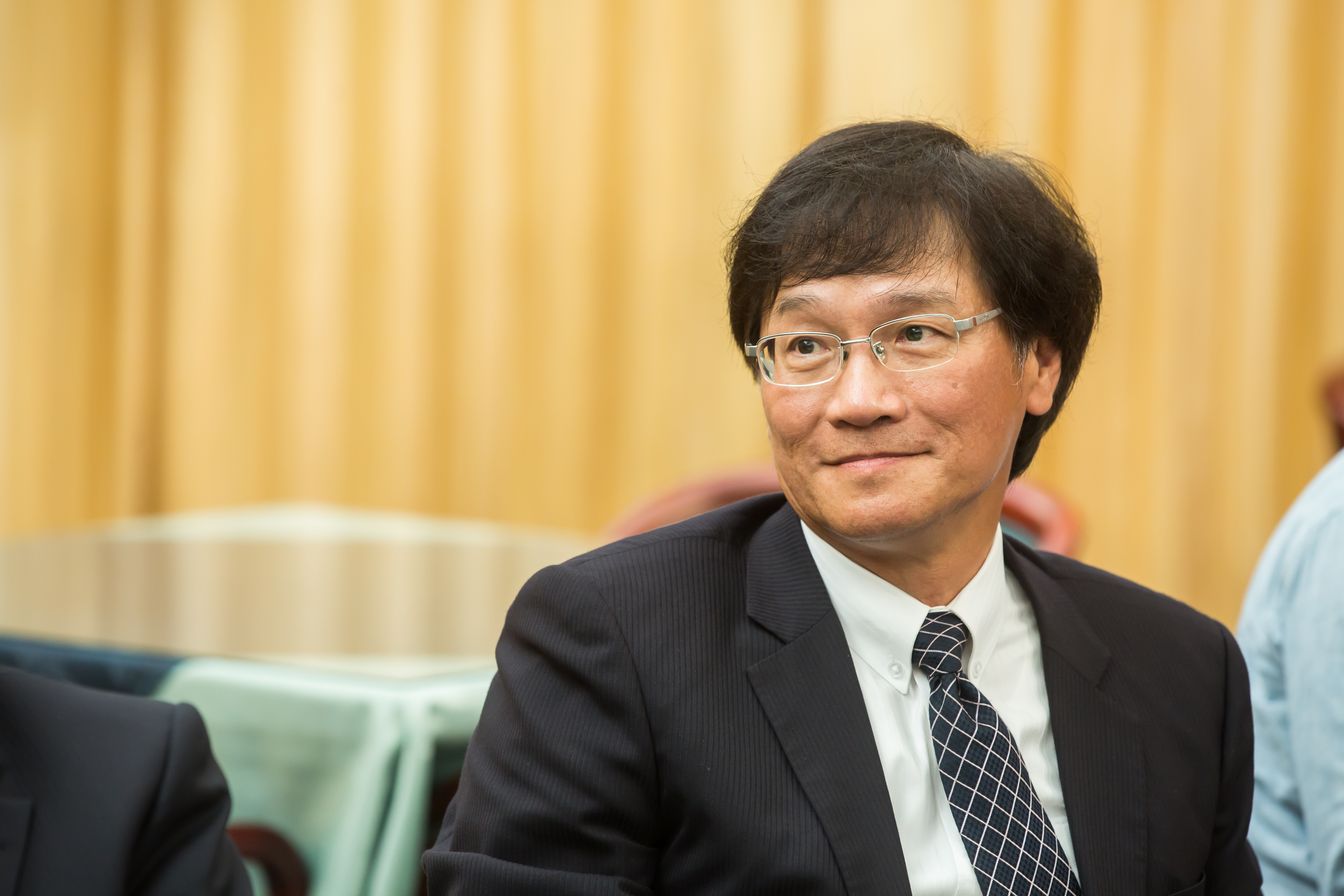 台企銀總經理施建安遭錄下與女祕書親密對話，因「不忍下屬受到煎熬」，決定為女祕書賠償百萬元。