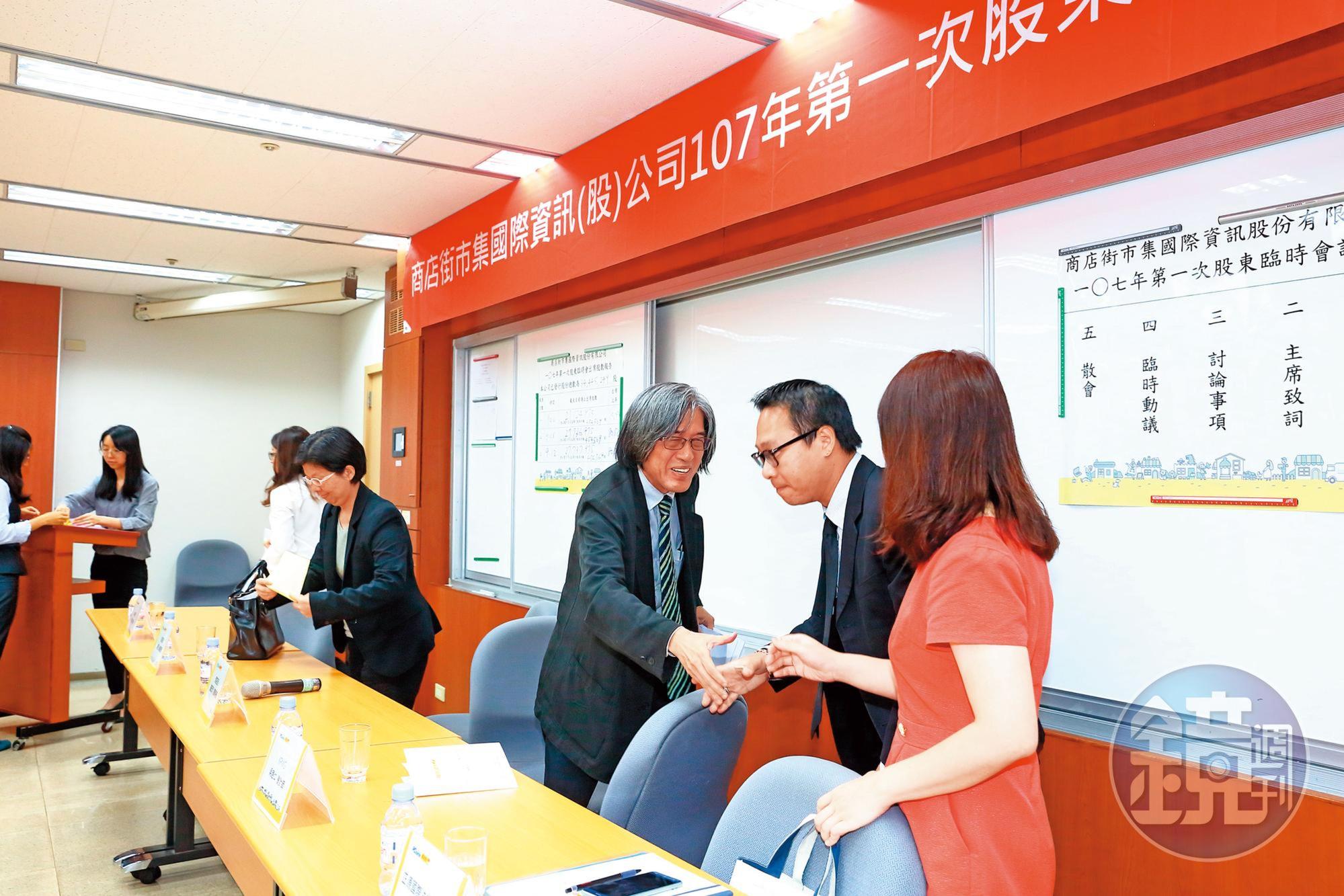 2017年初，PChome董事長詹宏志下令商店街正面對決蝦皮購物，但最終卻大虧4個股本並黯然下櫃。