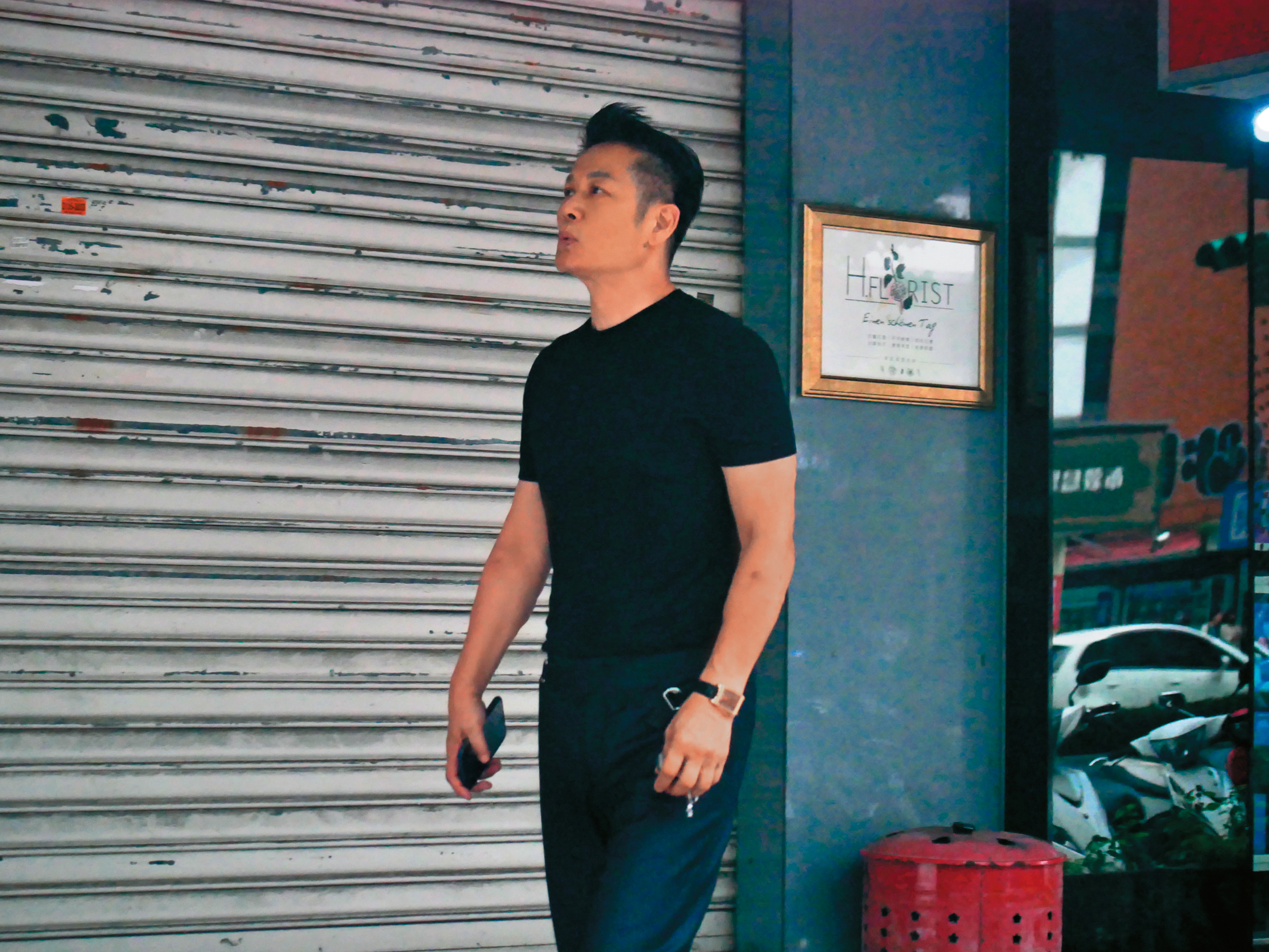 徐乃麟麻煩事纏身，被本刊直擊到處算命祭改求助。